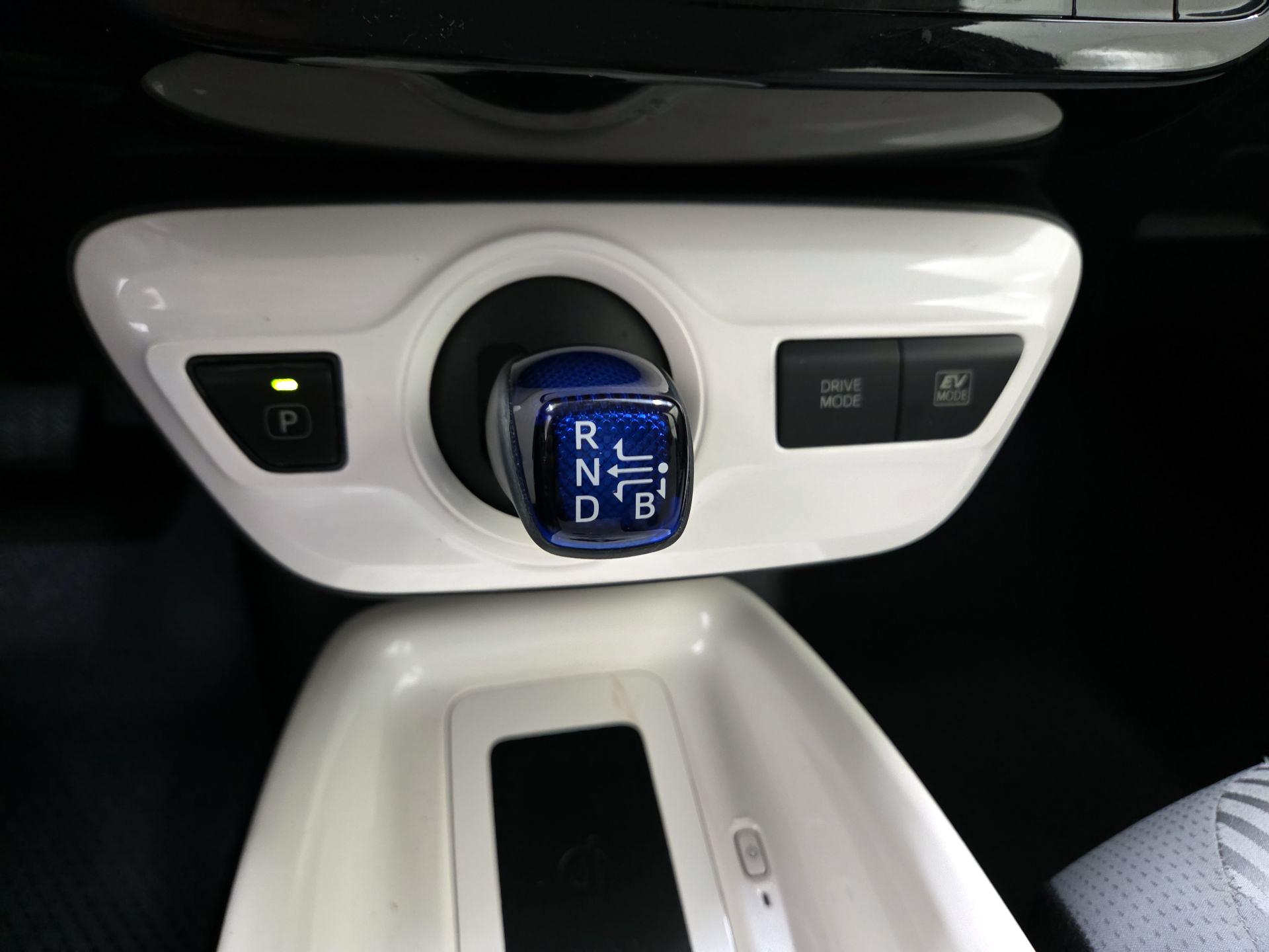 Thumbnail: 2018 Toyota Prius - 17