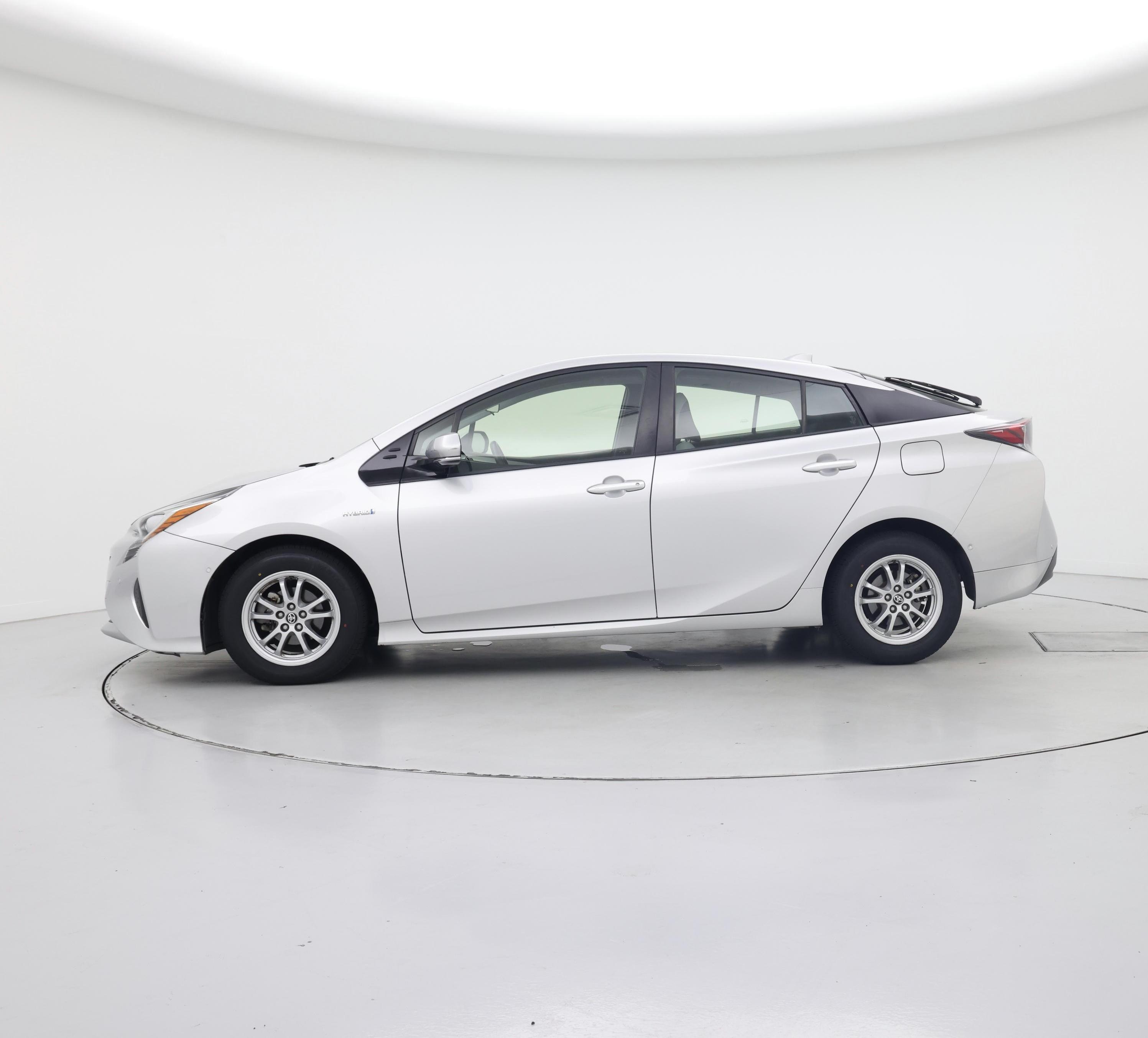 Thumbnail: 2018 Toyota Prius - 3
