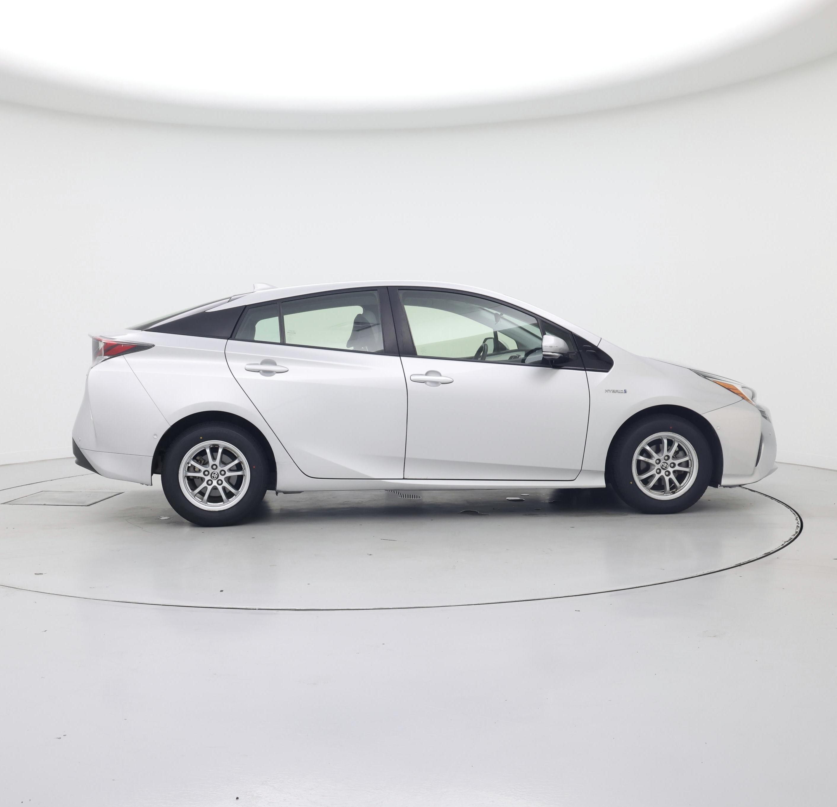 Thumbnail: 2018 Toyota Prius - 7