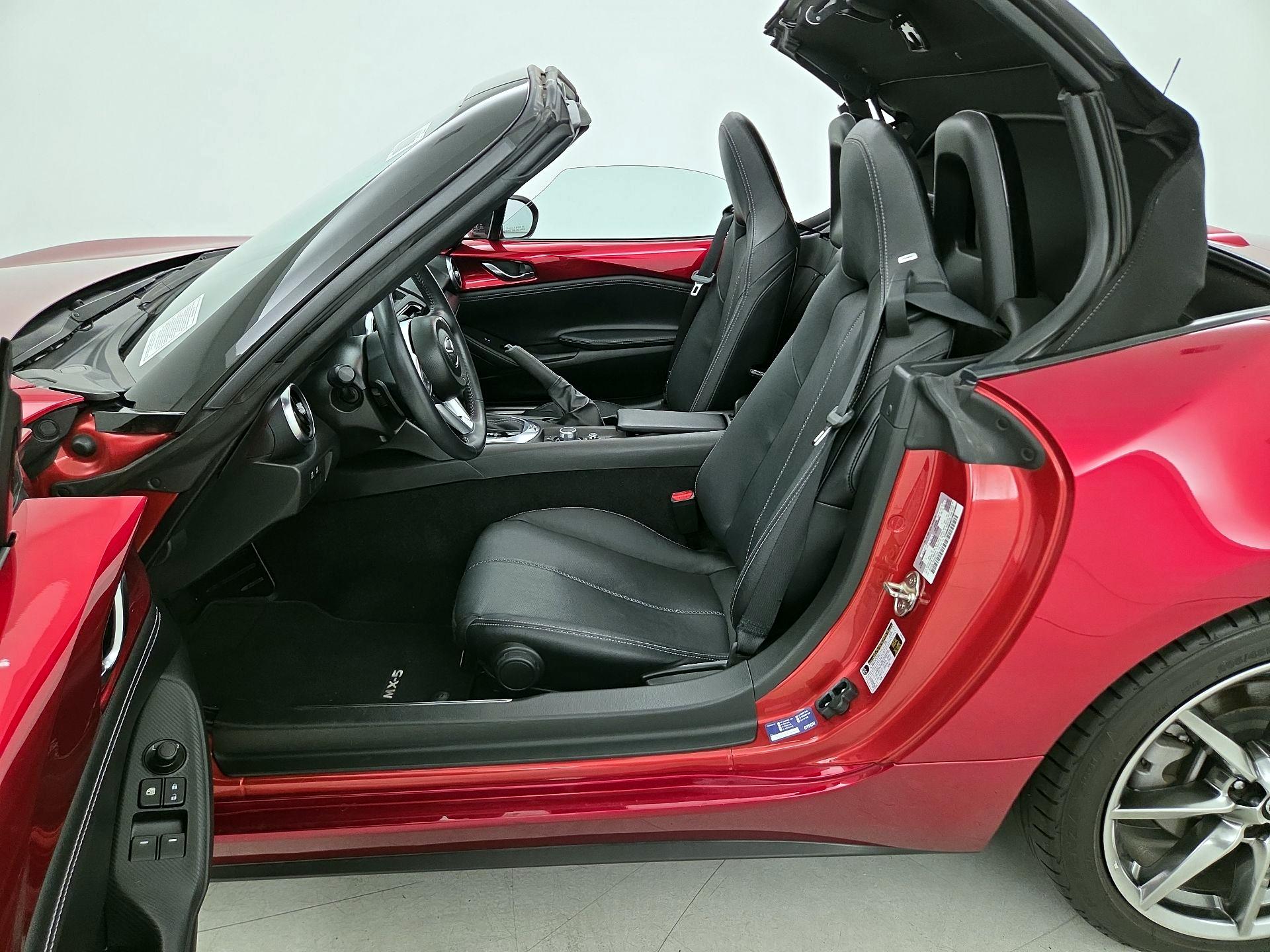 Thumbnail: 2023 Mazda MX-5 Miata - 11