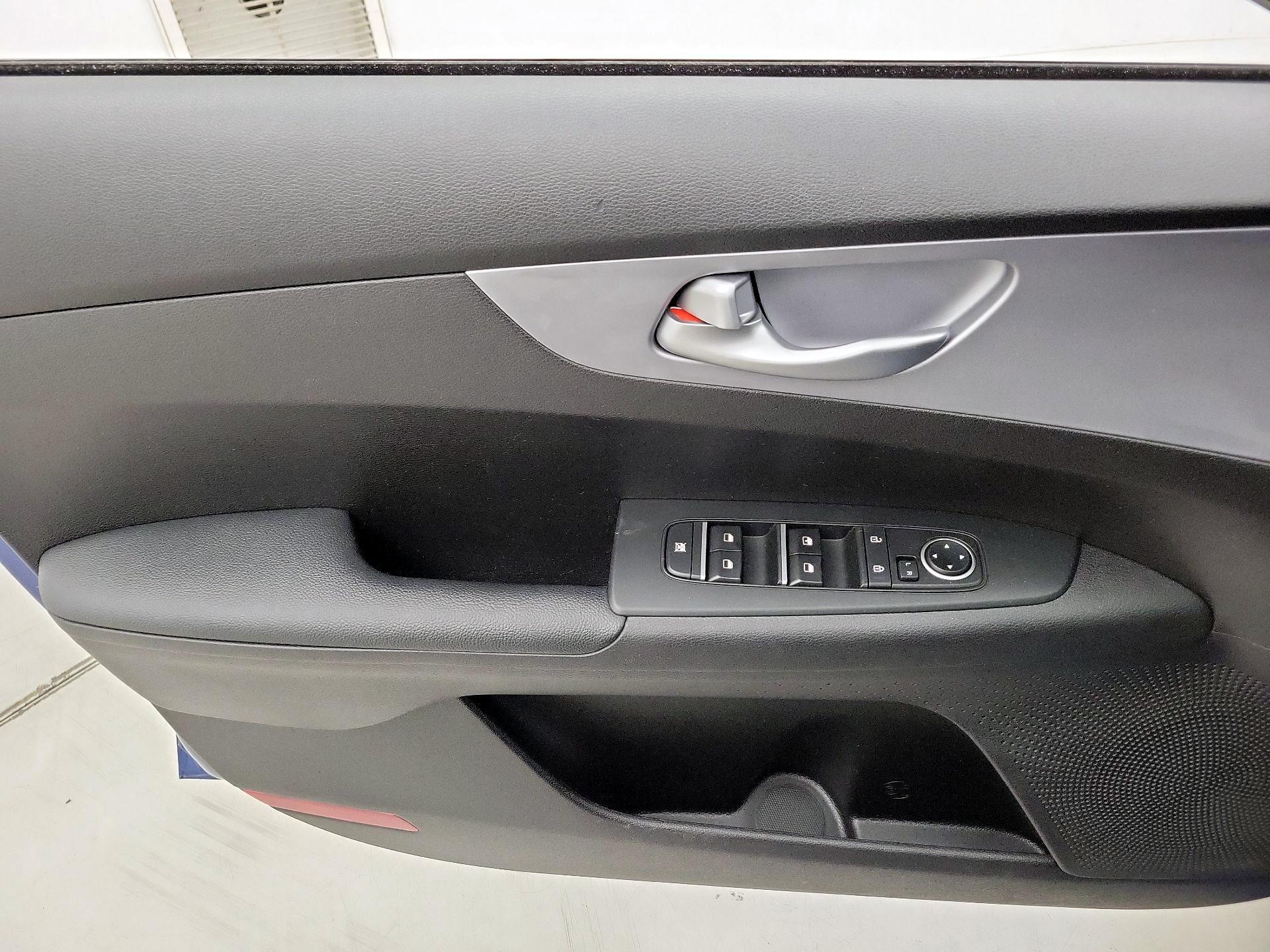 Thumbnail: 2023 Kia Forte - 12