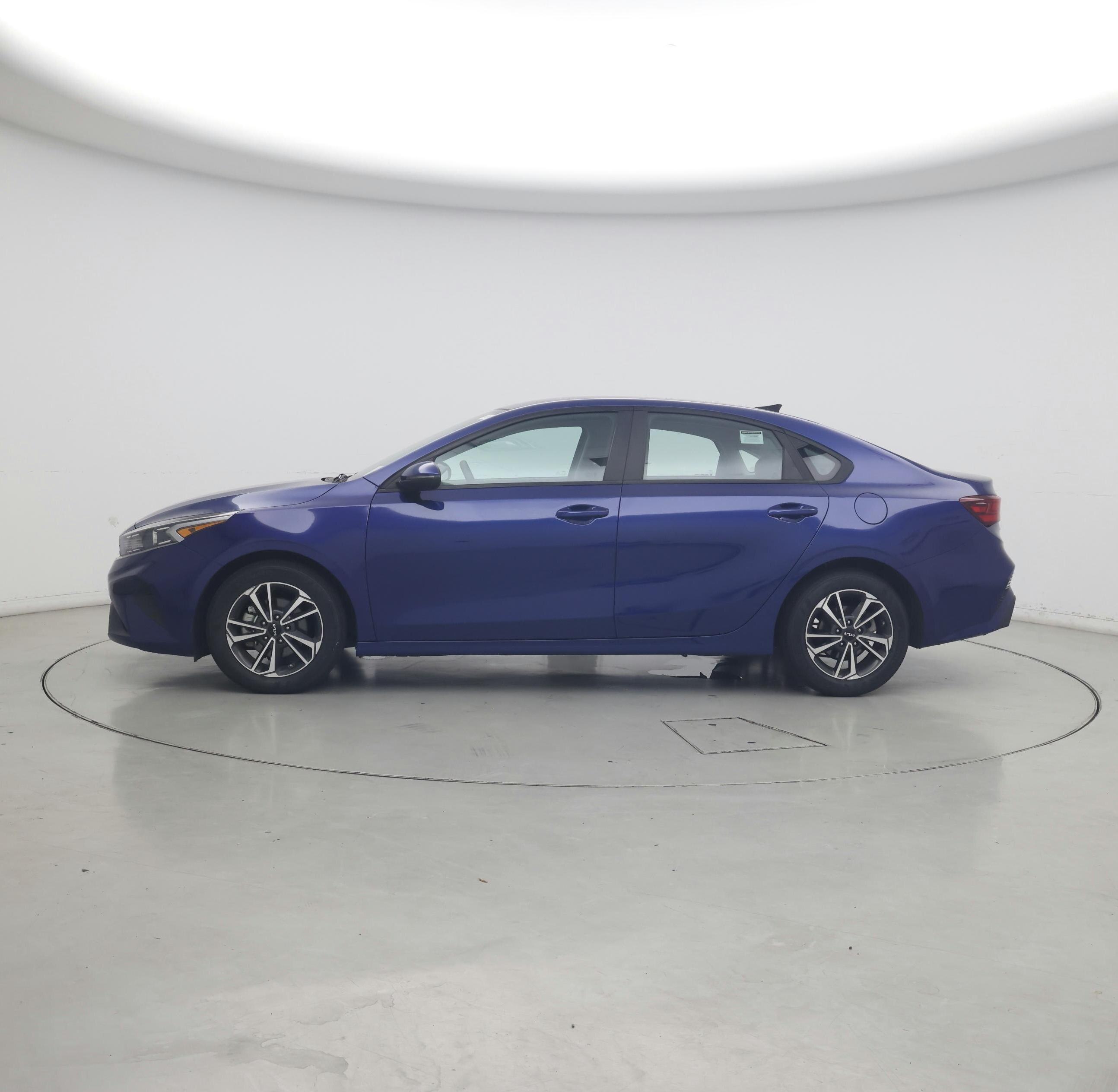 Thumbnail: 2023 Kia Forte - 3