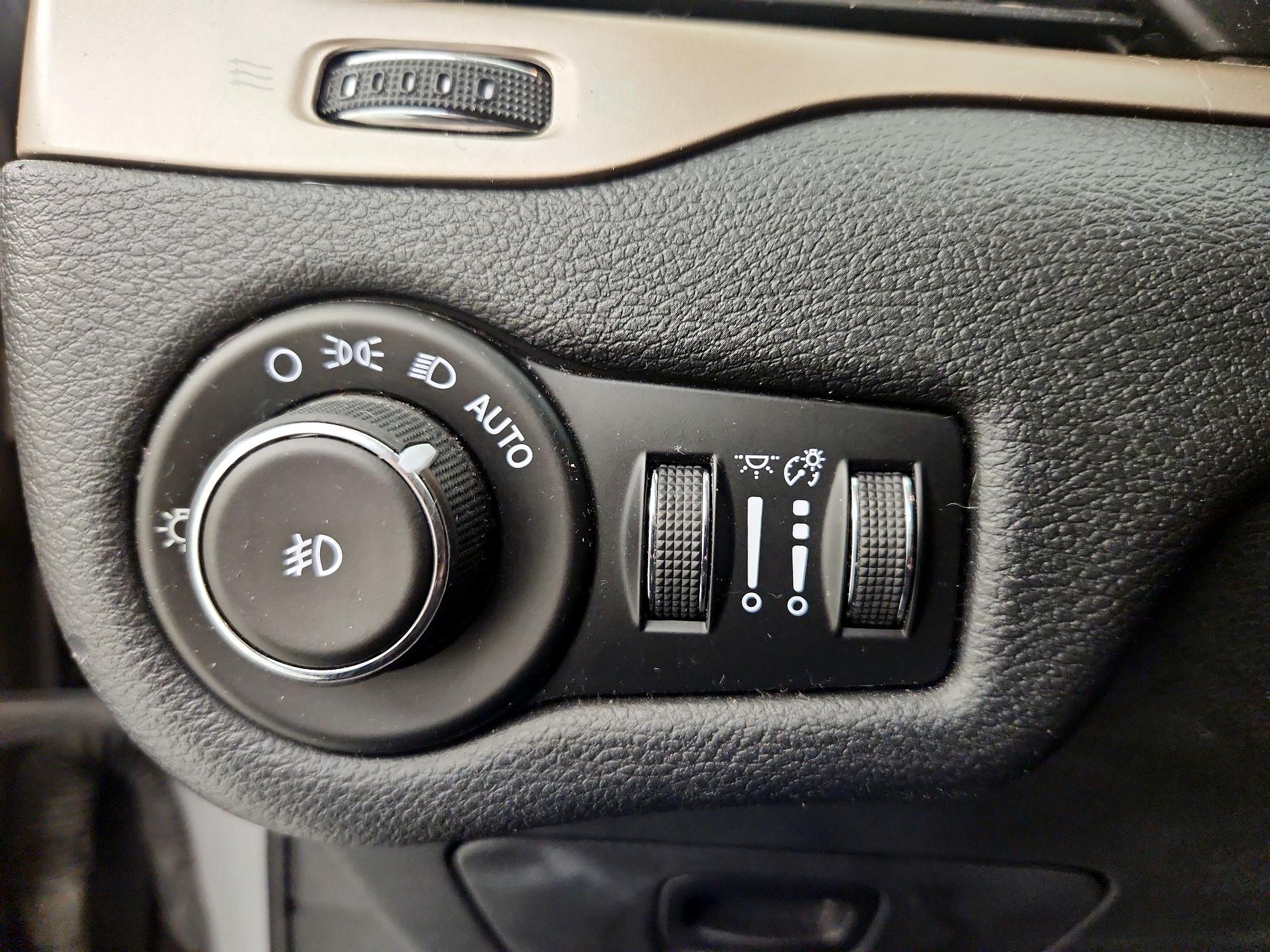 Thumbnail: 2016 Jeep Cherokee - 13