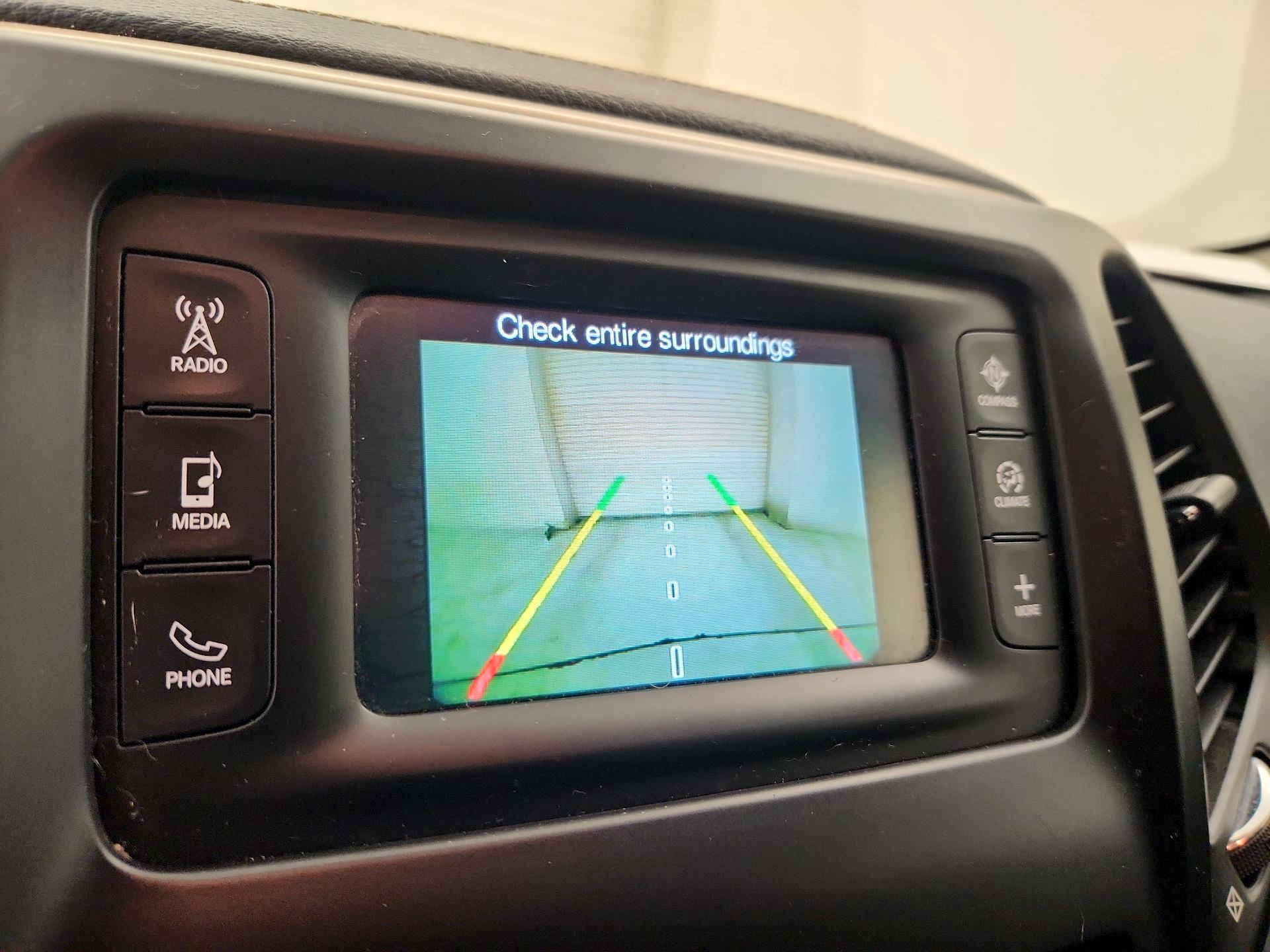 Thumbnail: 2016 Jeep Cherokee - 15