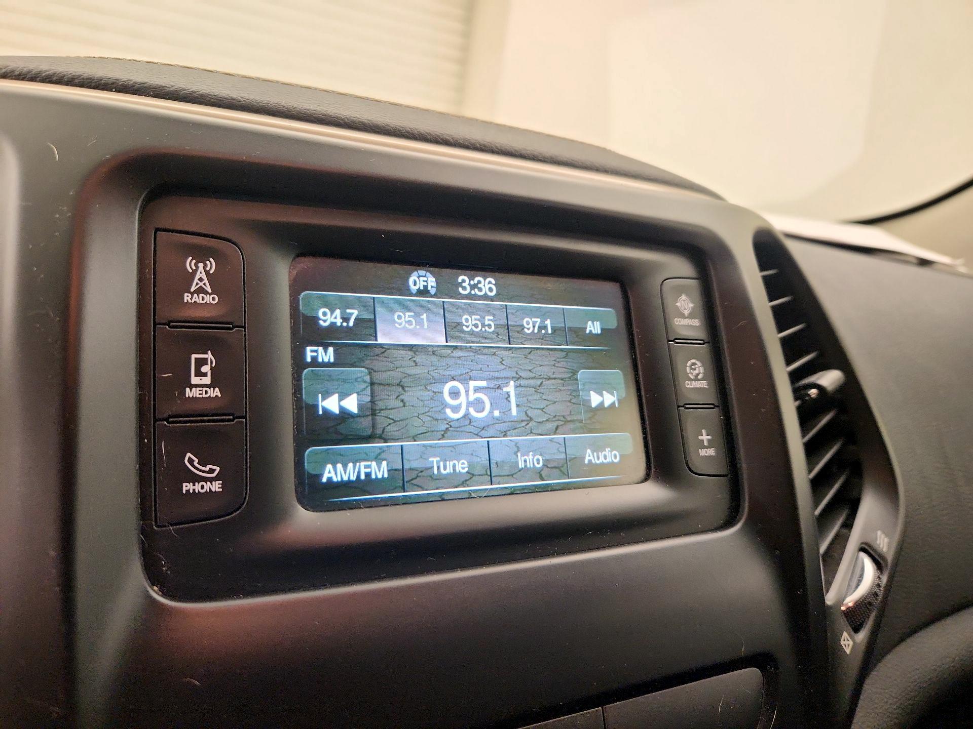 Thumbnail: 2016 Jeep Cherokee - 16