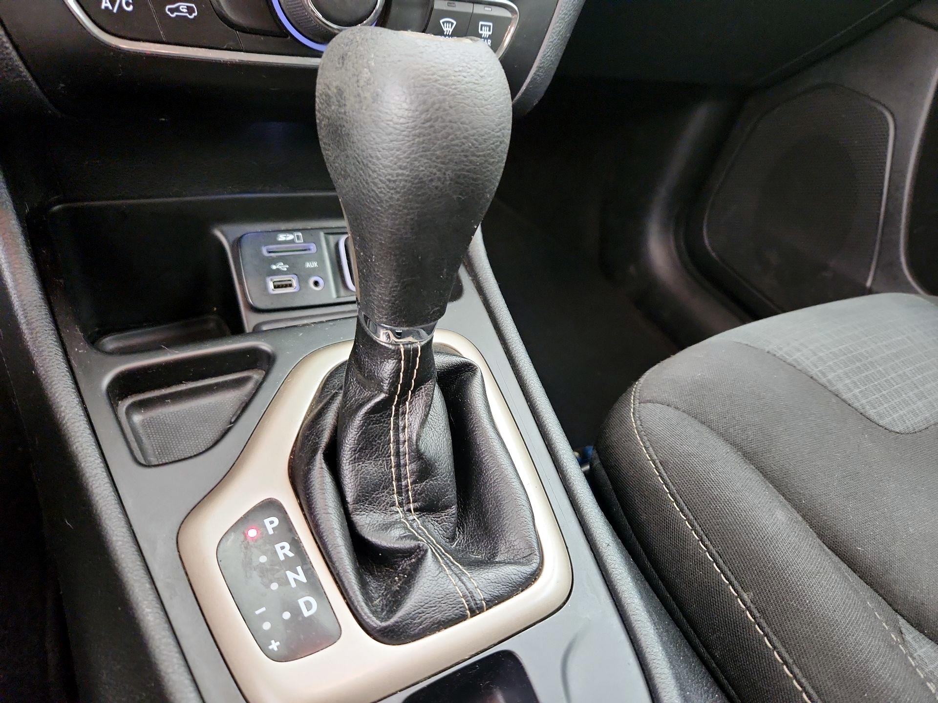 Thumbnail: 2016 Jeep Cherokee - 18