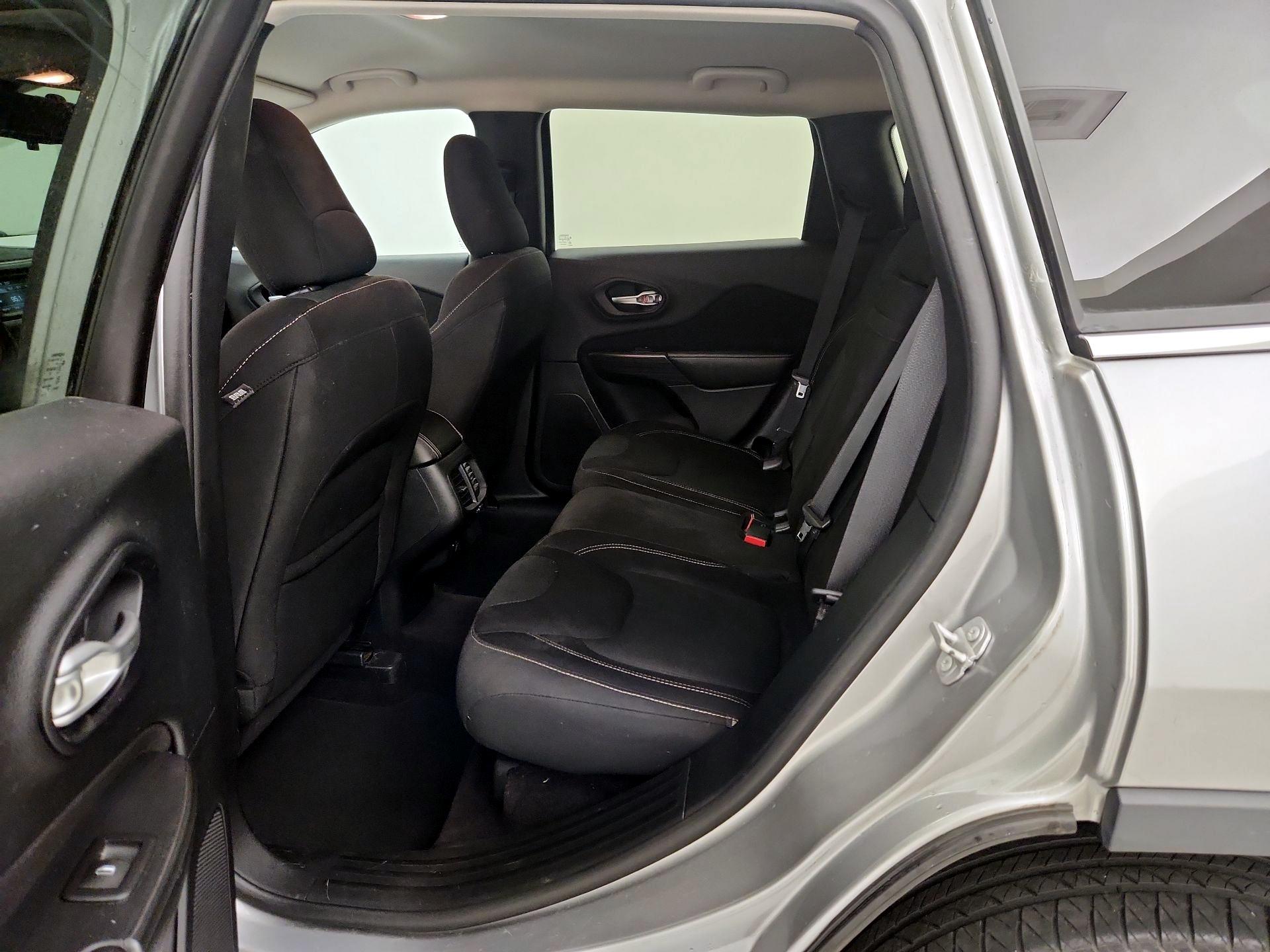Thumbnail: 2016 Jeep Cherokee - 20