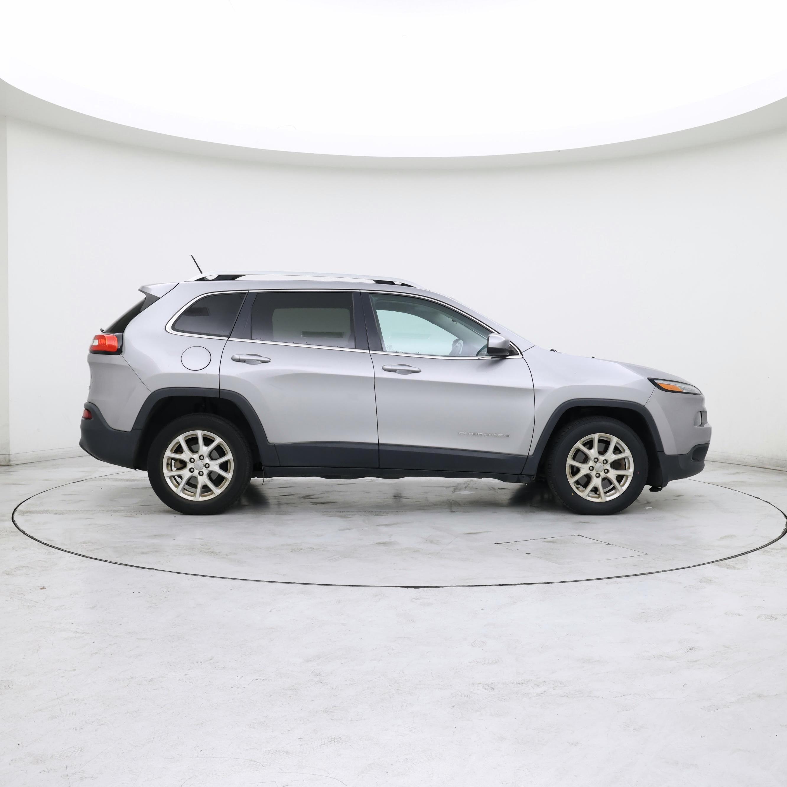 Thumbnail: 2016 Jeep Cherokee - 7