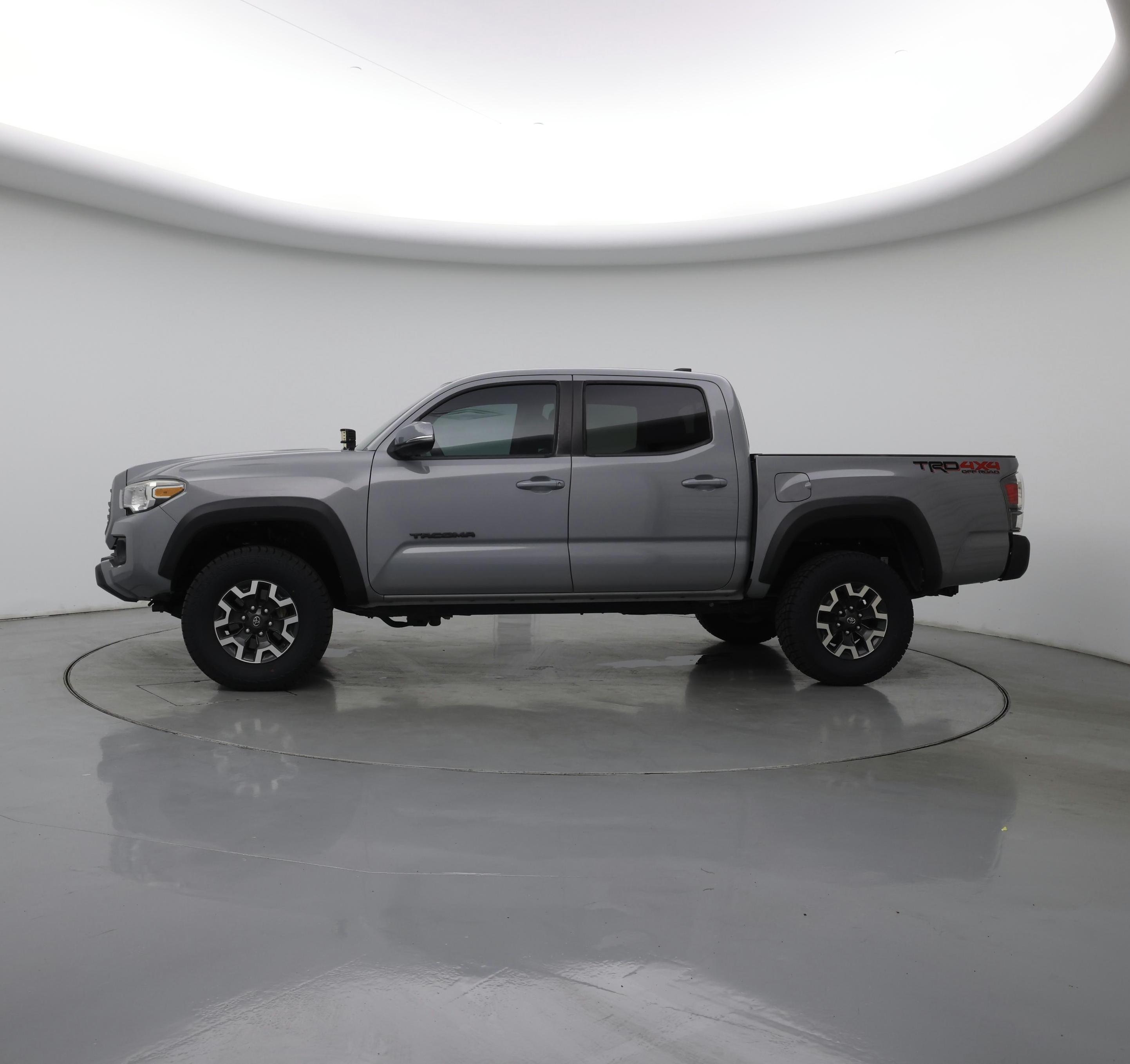 Thumbnail: 2020 Toyota Tacoma - 3