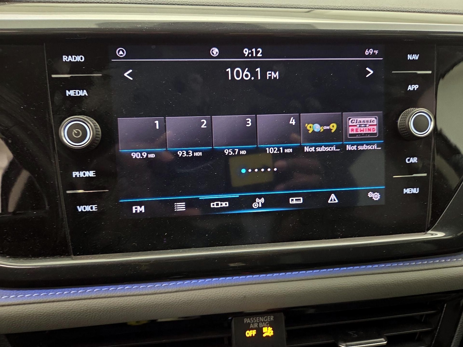 2022 Volkswagen Taos SEL - Photo 17