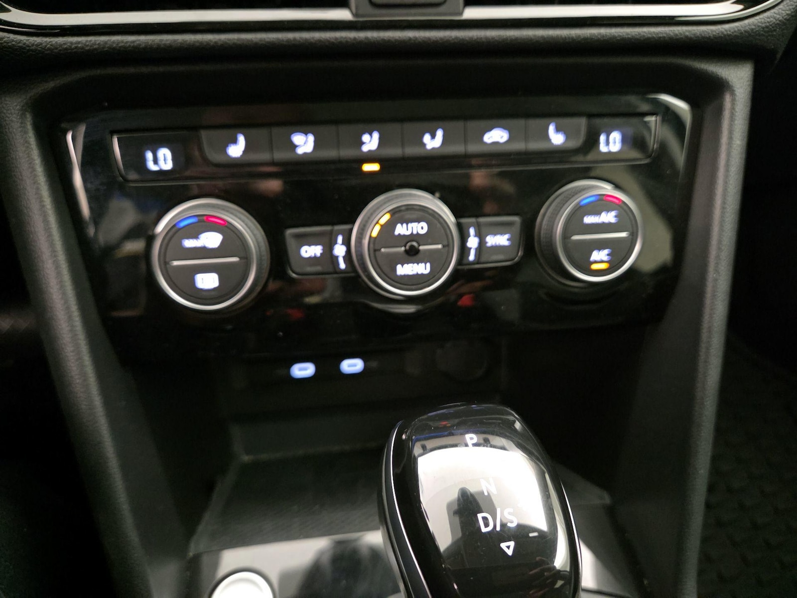 2022 Volkswagen Taos SEL - Photo 18