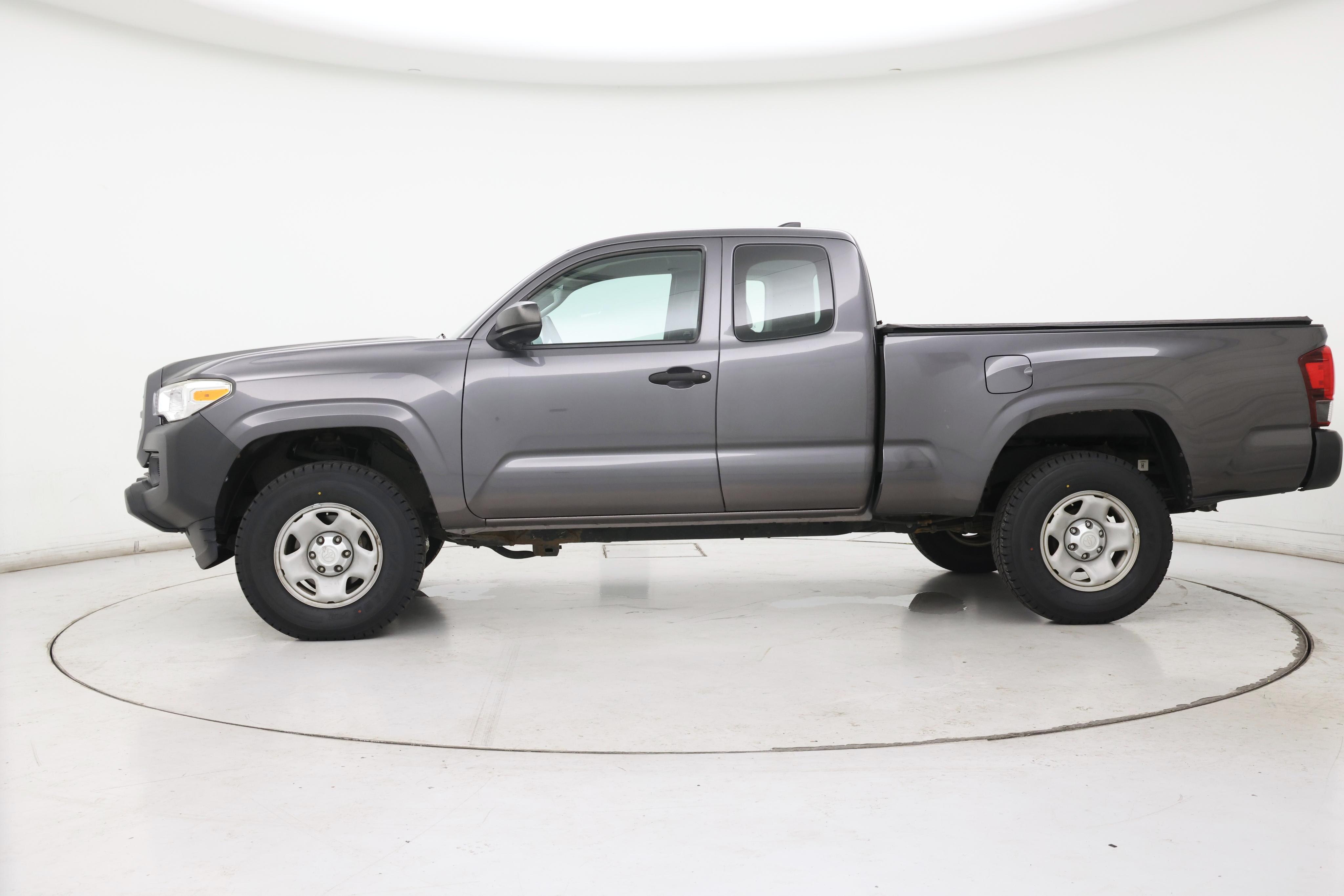 Thumbnail: 2018 Toyota Tacoma - 3
