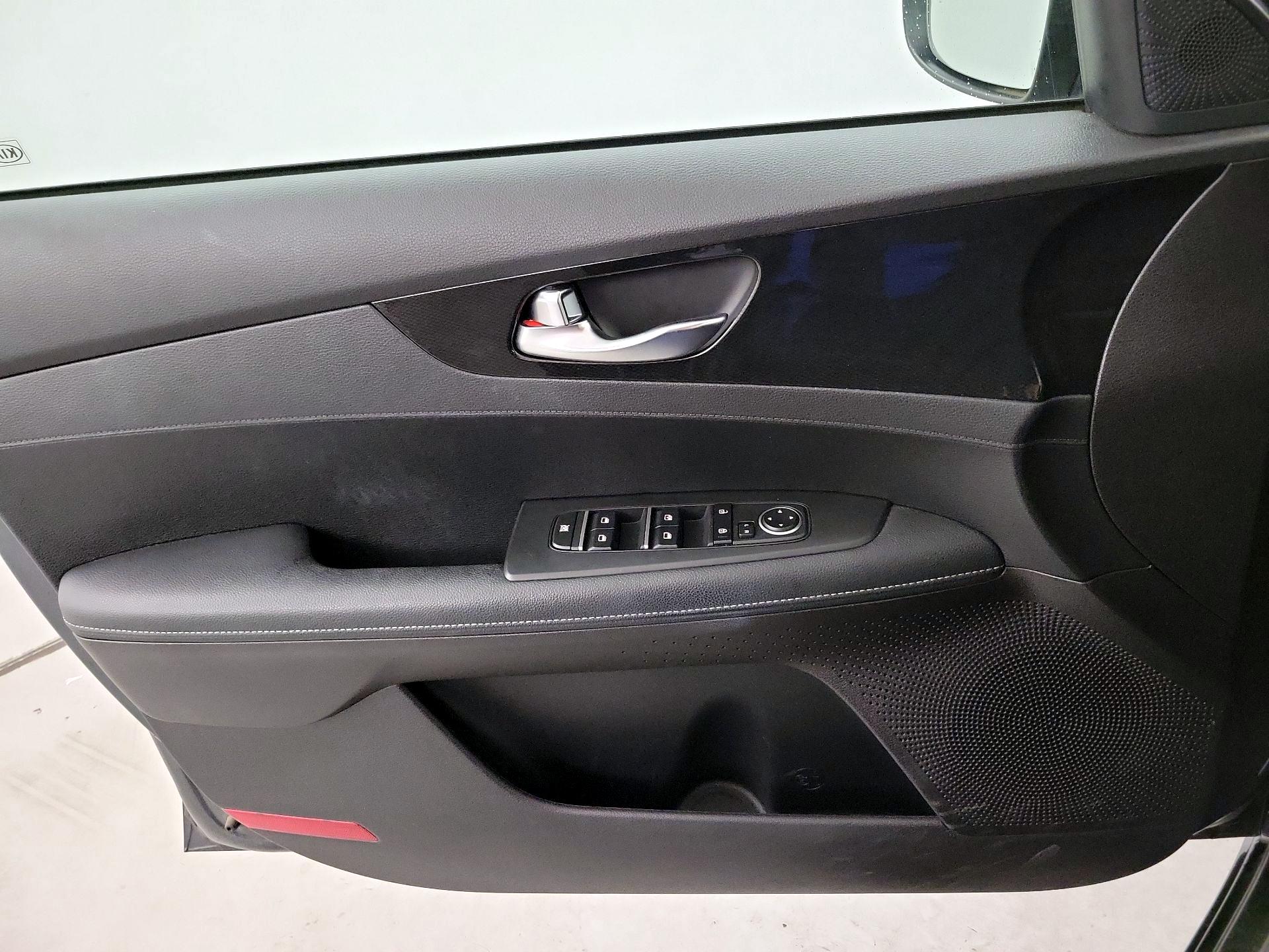 Thumbnail: 2021 Kia Forte - 10