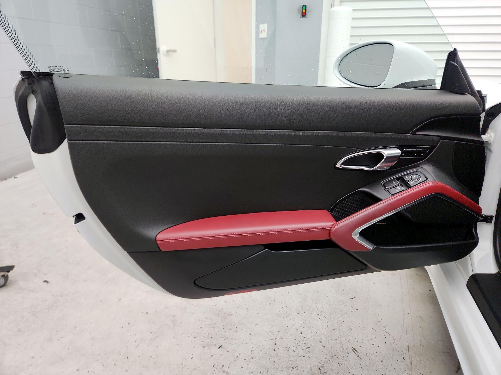 Thumbnail: 2018 Porsche 718 Cayman - 12