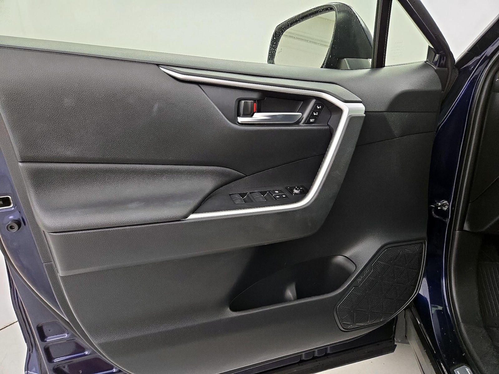 2025 Toyota RAV4 XLE Premium - Photo 13