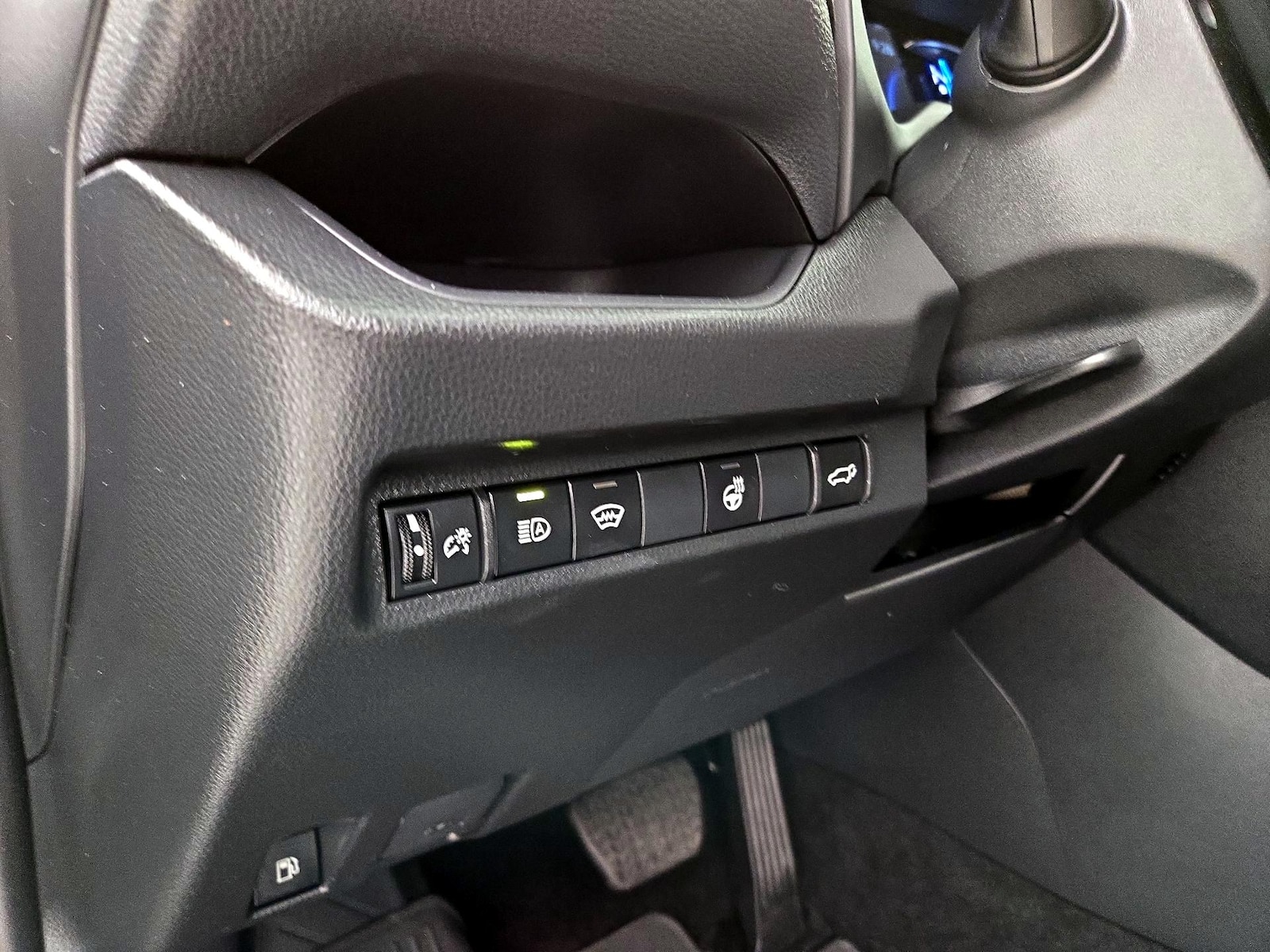 2025 Toyota RAV4 XLE Premium - Photo 14