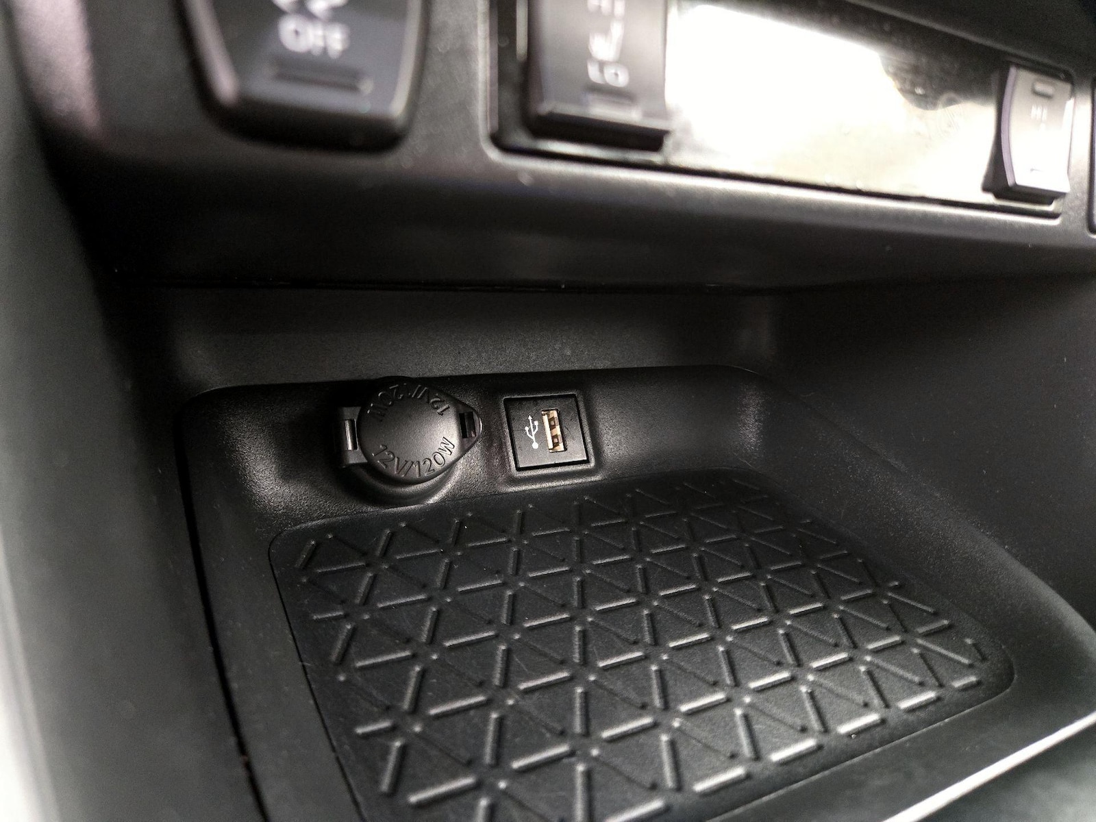 2025 Toyota RAV4 XLE Premium - Photo 19