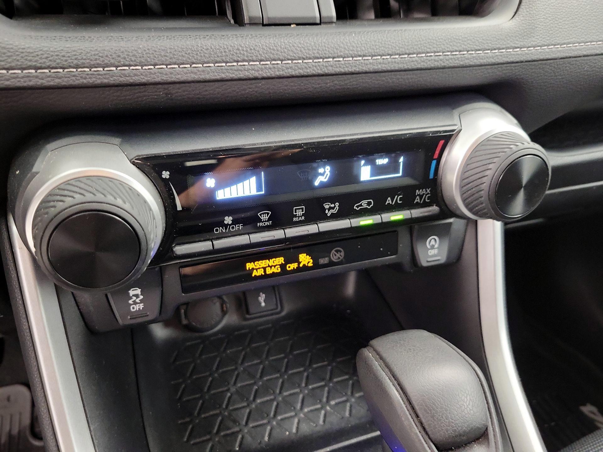 Thumbnail: 2020 Toyota RAV4 - 16