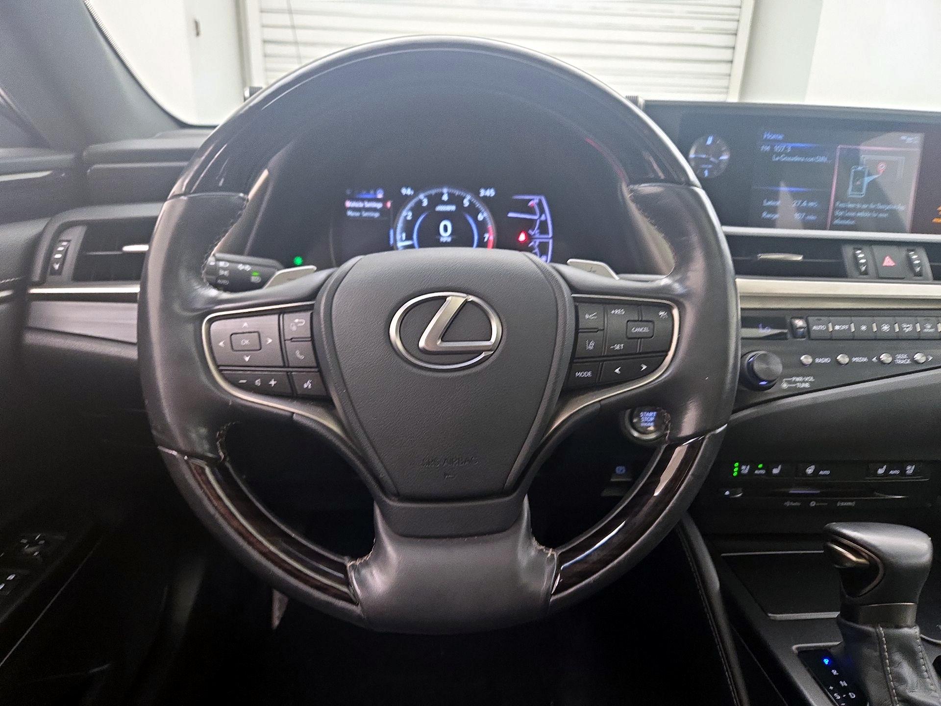 Thumbnail: 2019 Lexus ES - 10