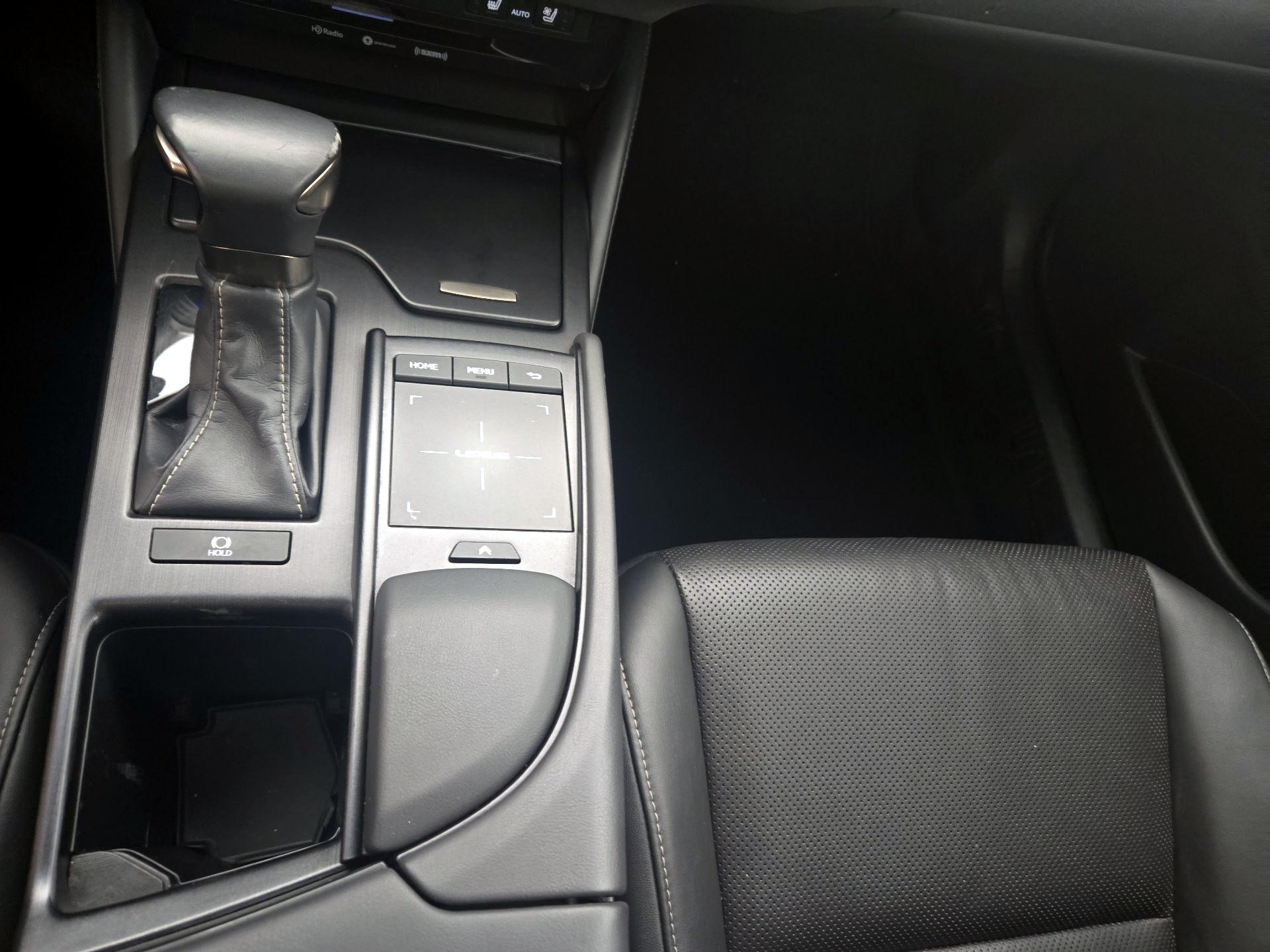 Thumbnail: 2019 Lexus ES - 17