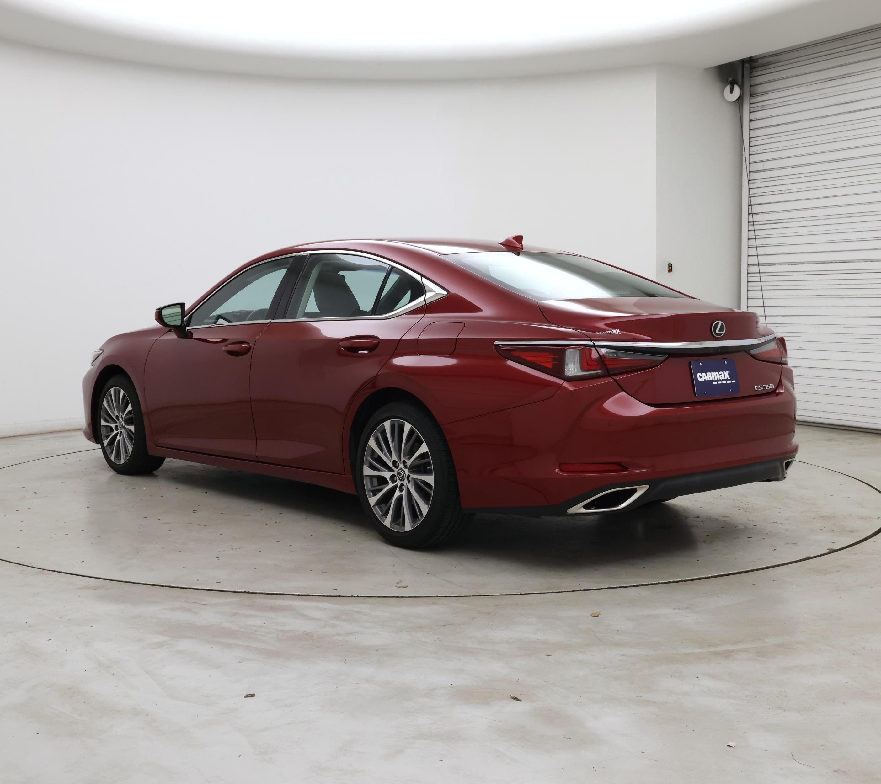 Thumbnail: 2019 Lexus ES - 2