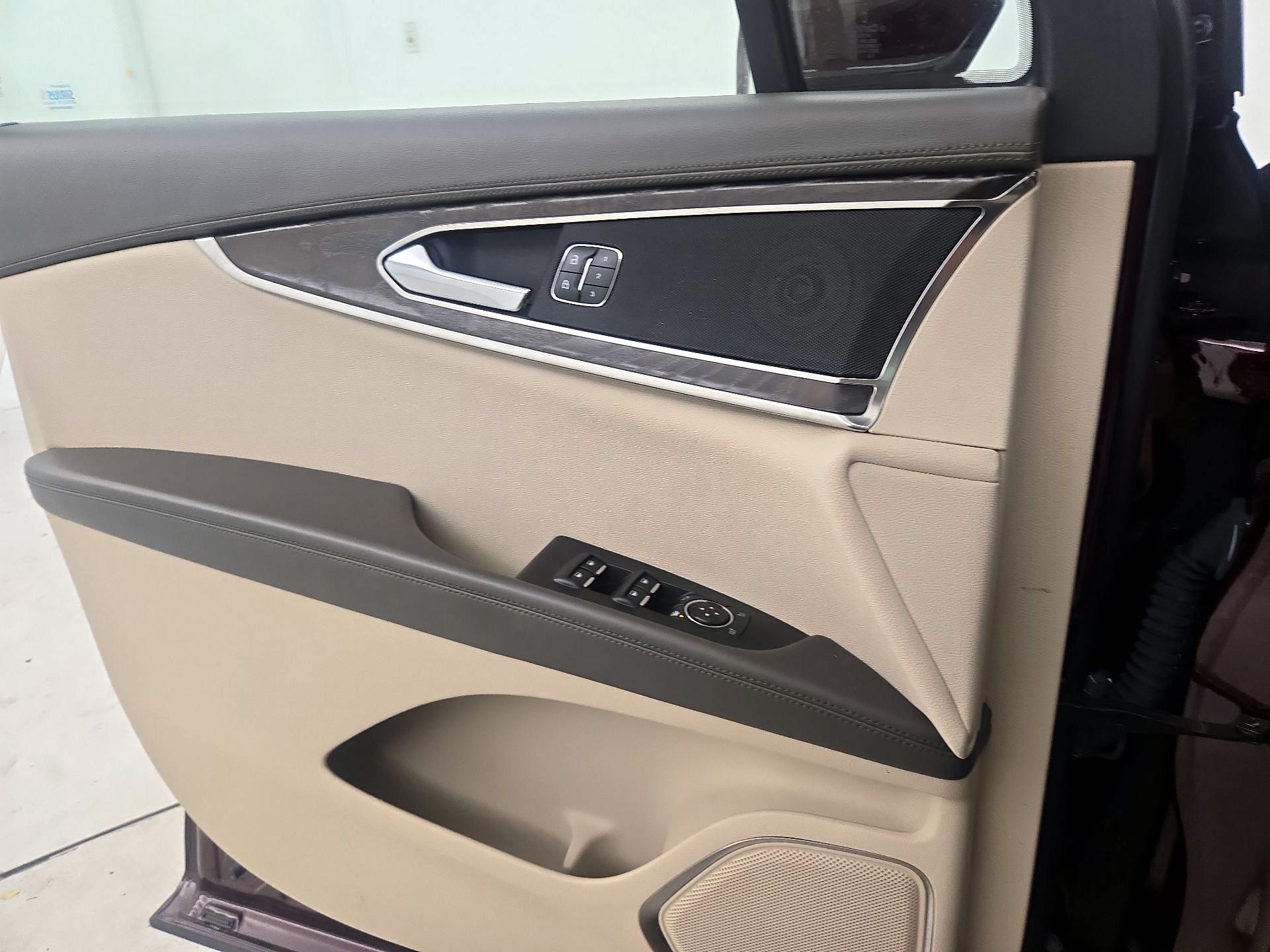 Thumbnail: 2018 Lincoln MKX - 12