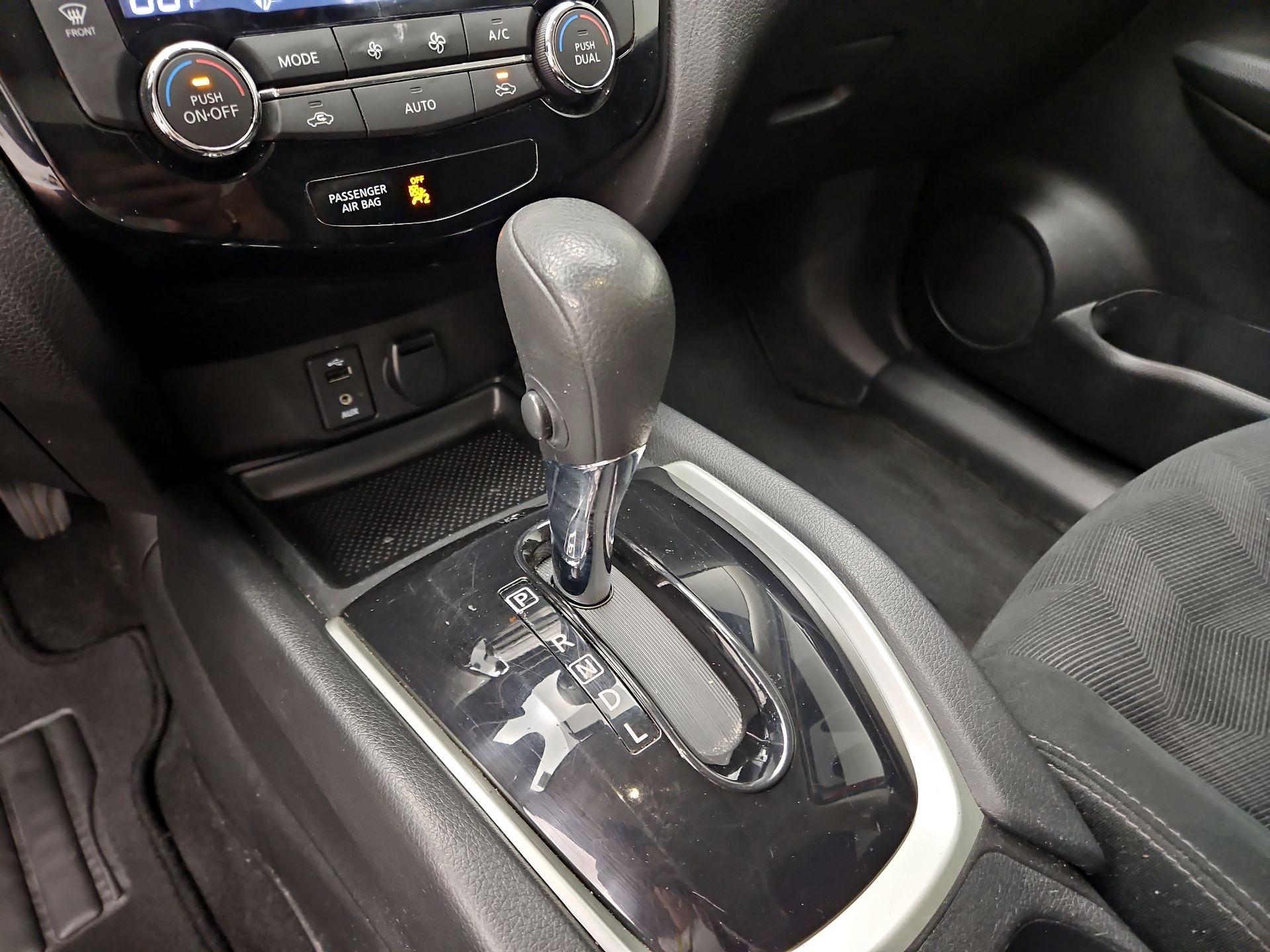 Thumbnail: 2016 Nissan Rogue - 18