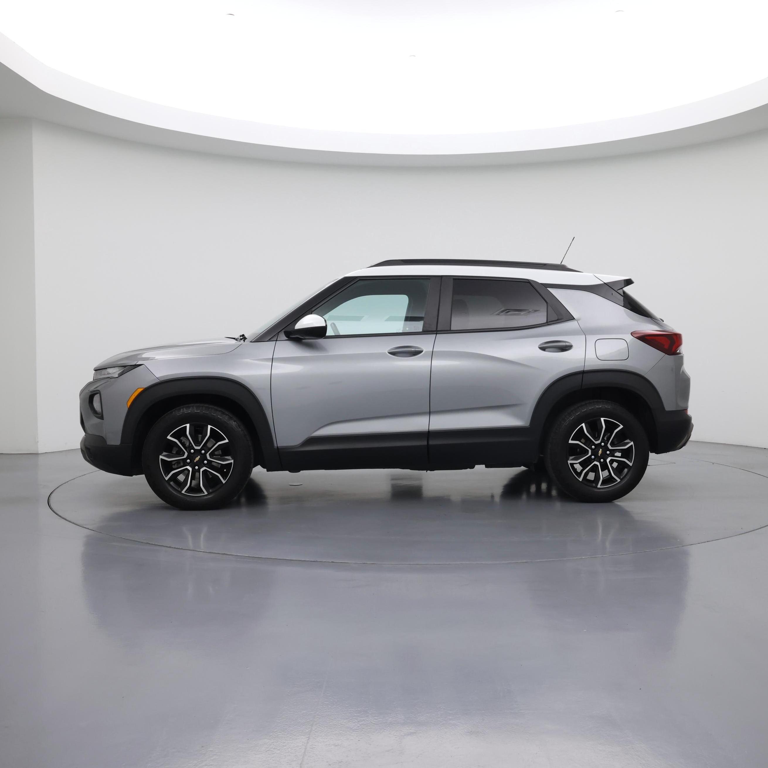 Thumbnail: 2023 Chevrolet TrailBlazer - 3