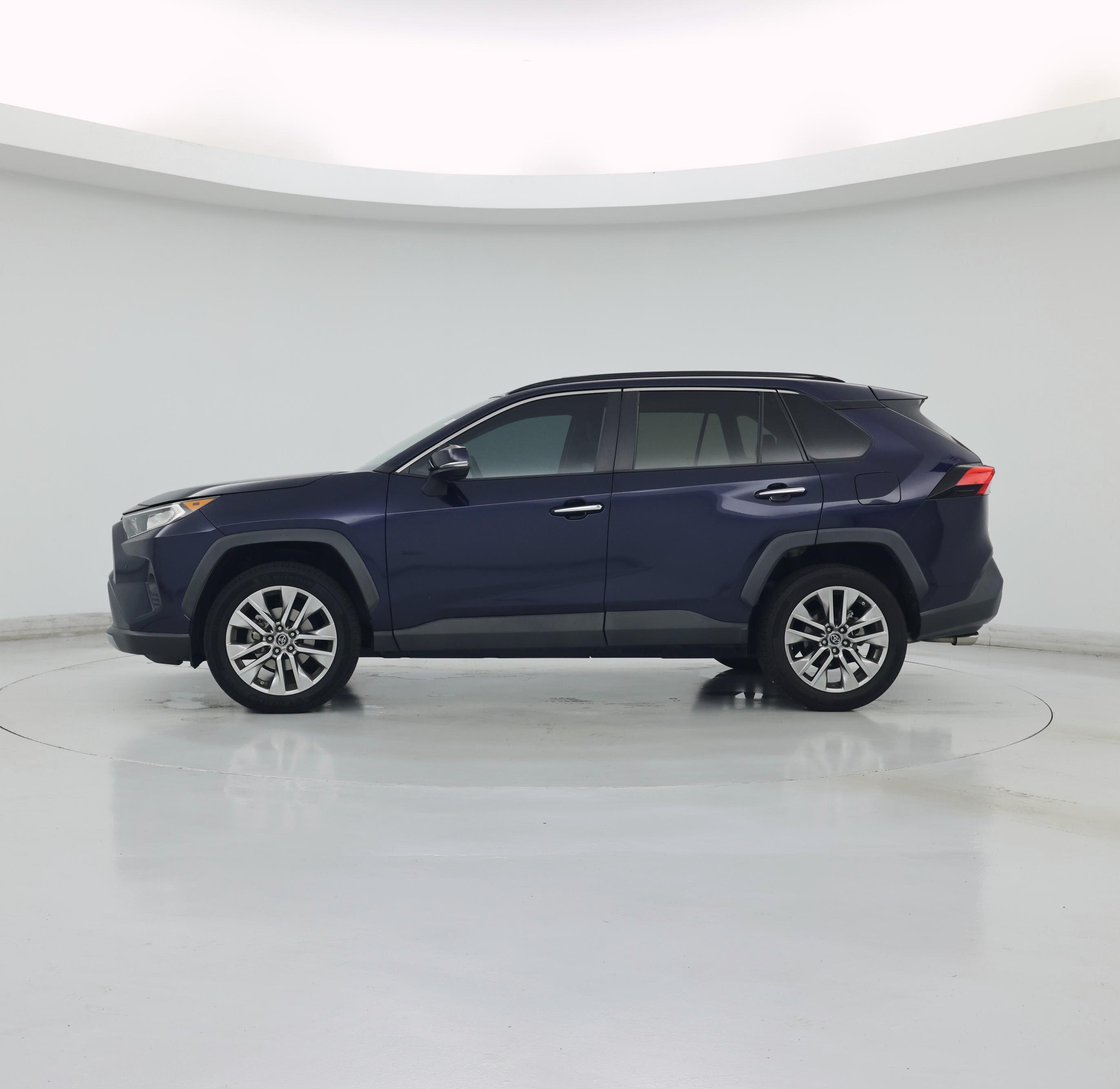 Thumbnail: 2019 Toyota RAV4 - 3