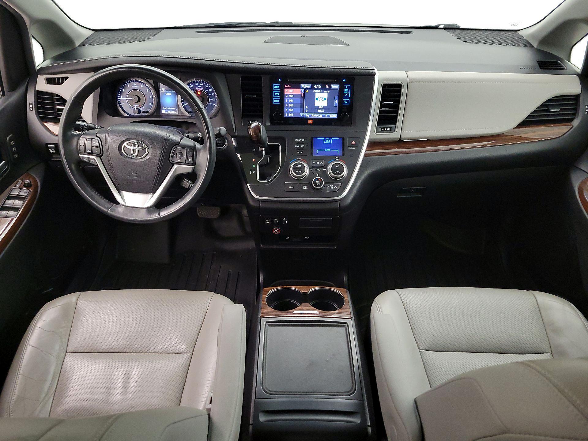 Thumbnail: 2016 Toyota Sienna - 9