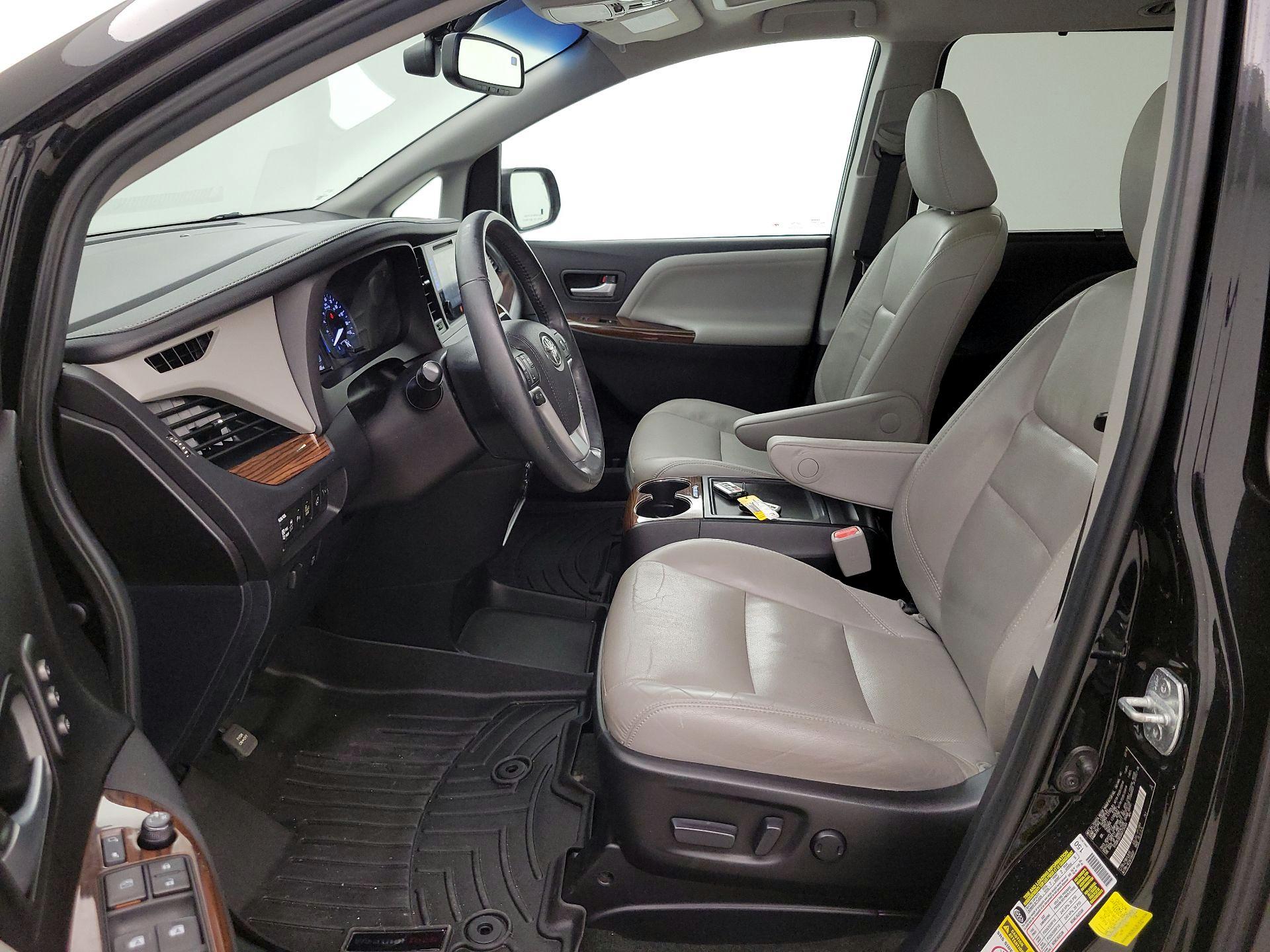 Thumbnail: 2016 Toyota Sienna - 11
