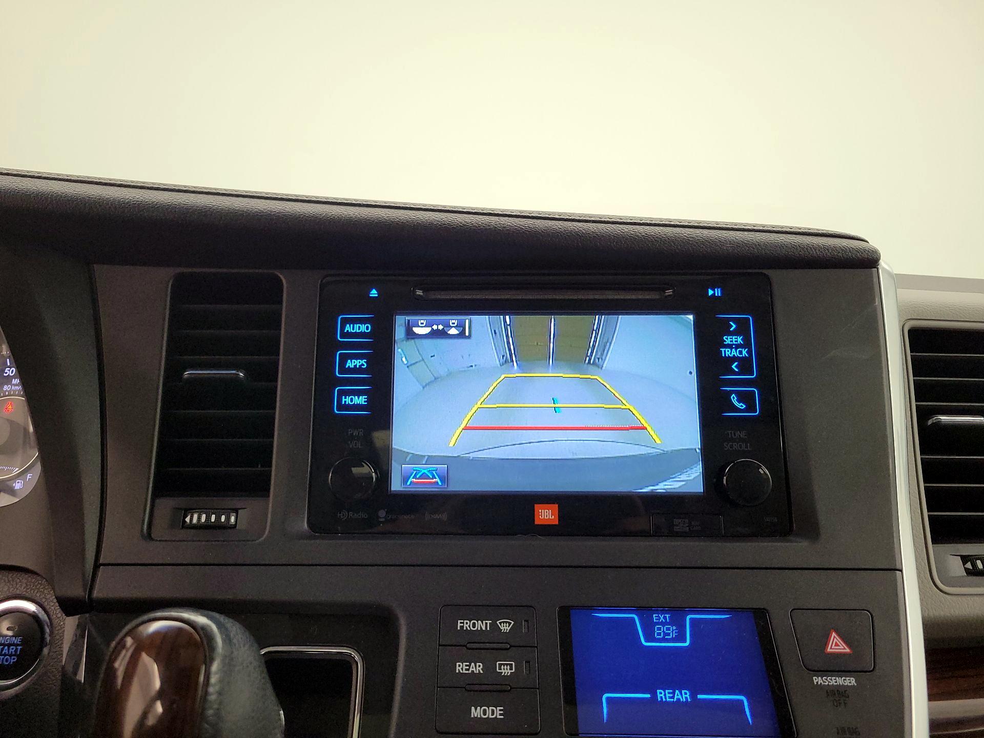 Thumbnail: 2016 Toyota Sienna - 14