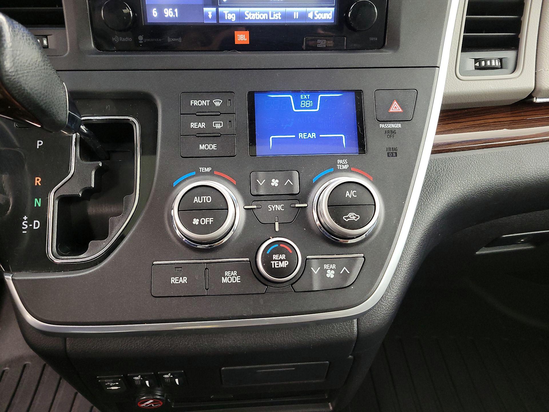 Thumbnail: 2016 Toyota Sienna - 16