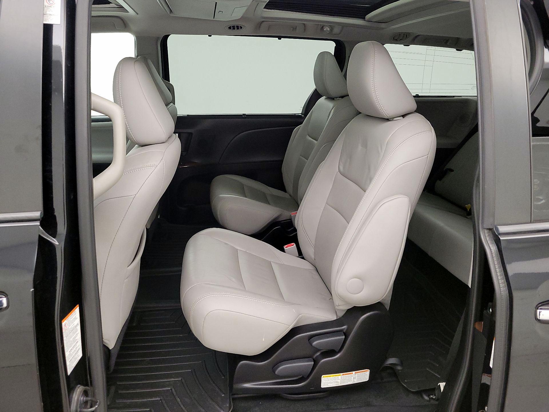 Thumbnail: 2016 Toyota Sienna - 20