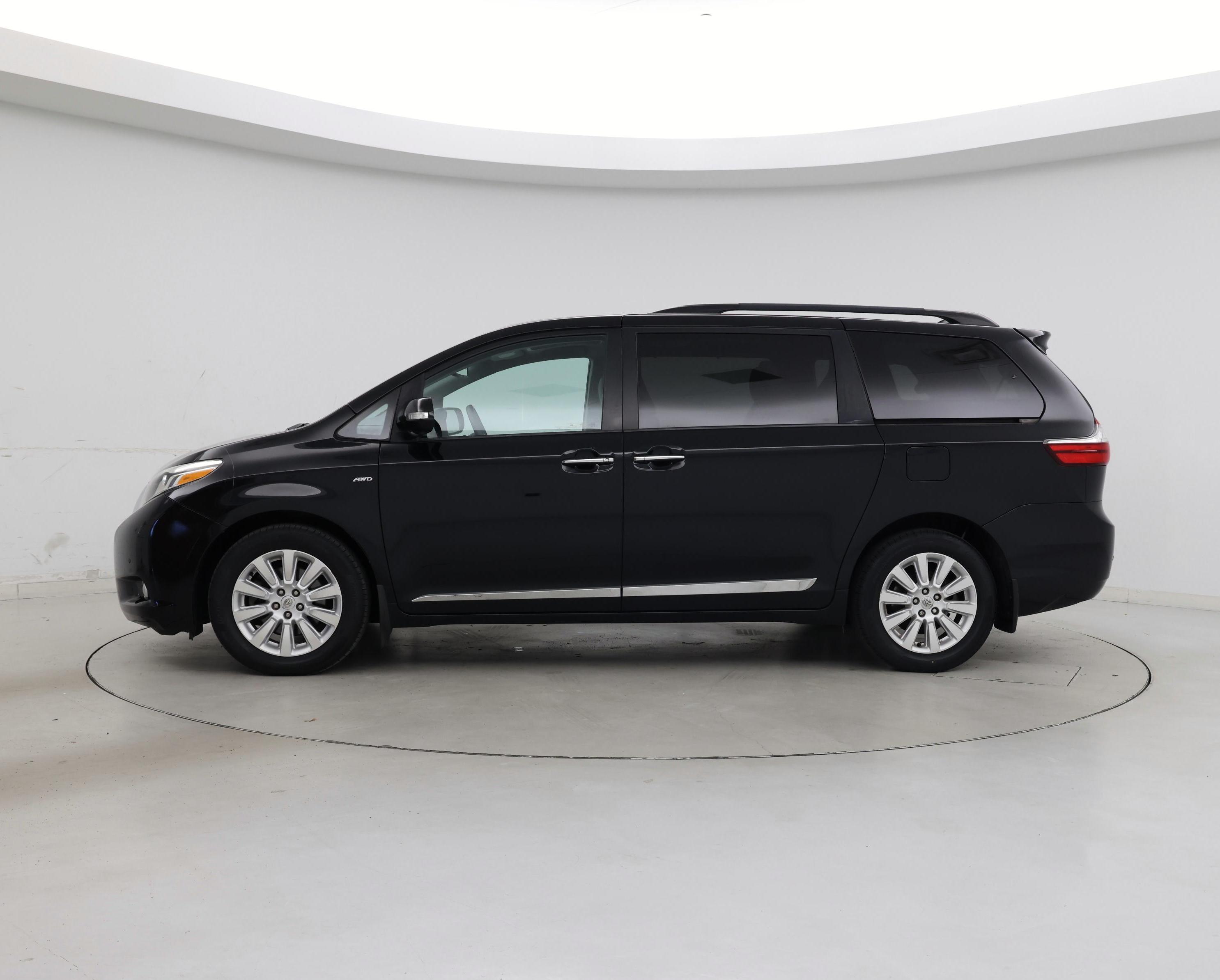 Thumbnail: 2016 Toyota Sienna - 3