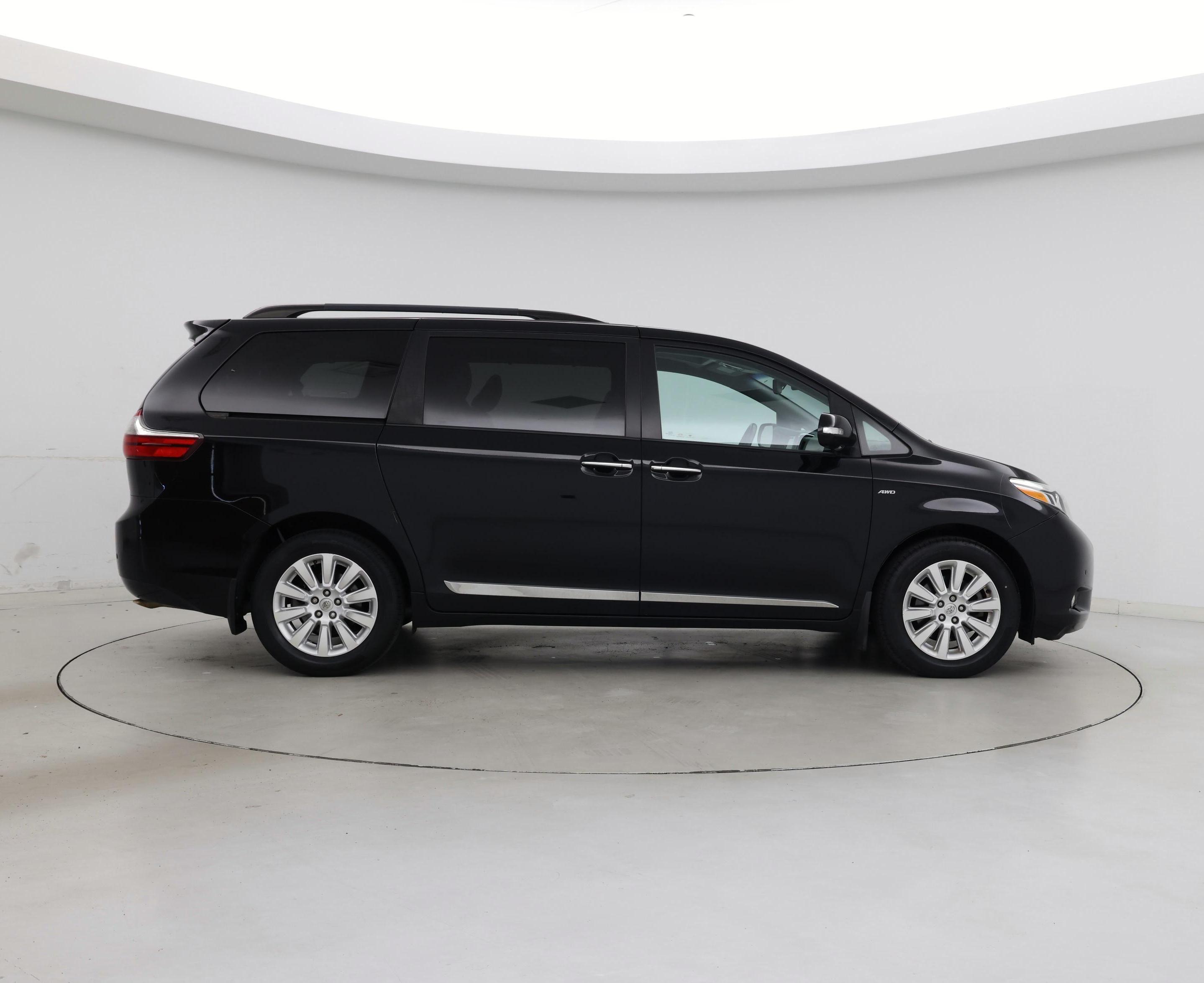 Thumbnail: 2016 Toyota Sienna - 7