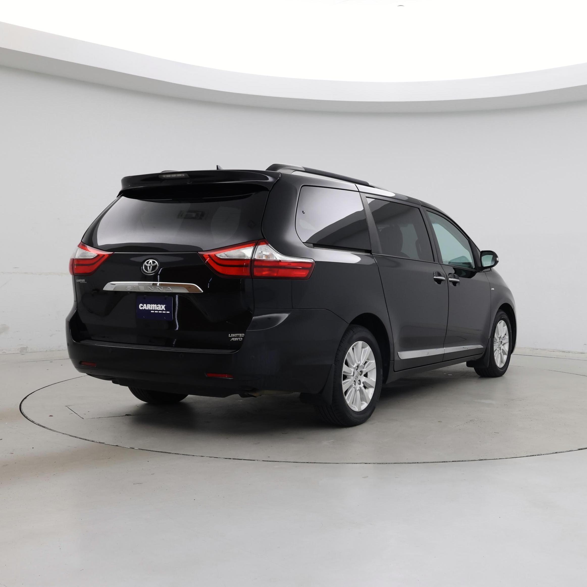 Thumbnail: 2016 Toyota Sienna - 8