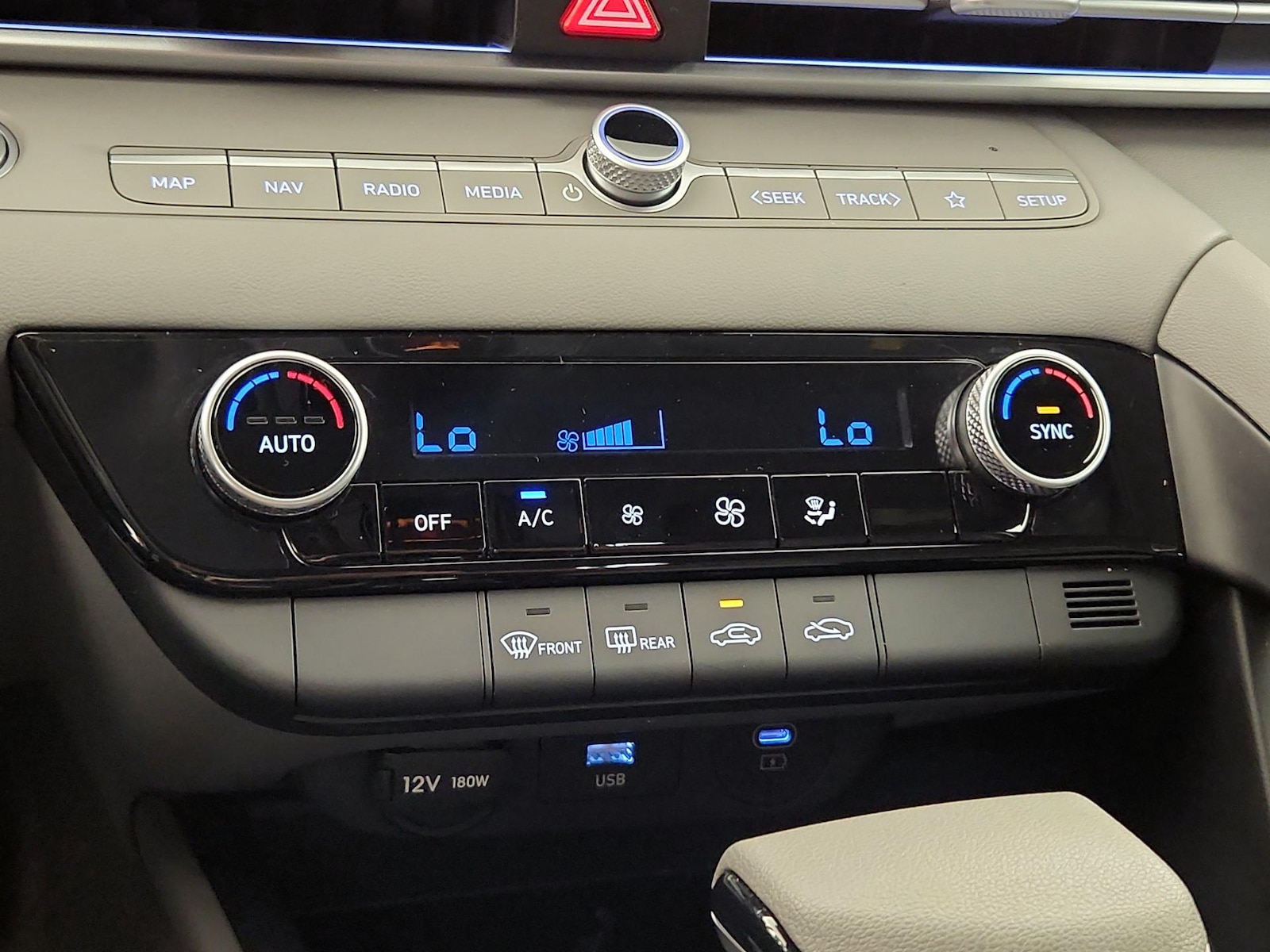 2024 Hyundai Elantra SEL - Photo 18