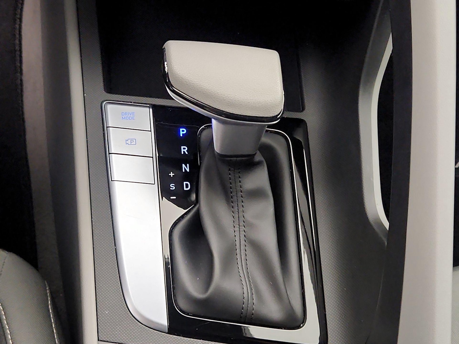 2024 Hyundai Elantra SEL - Photo 19