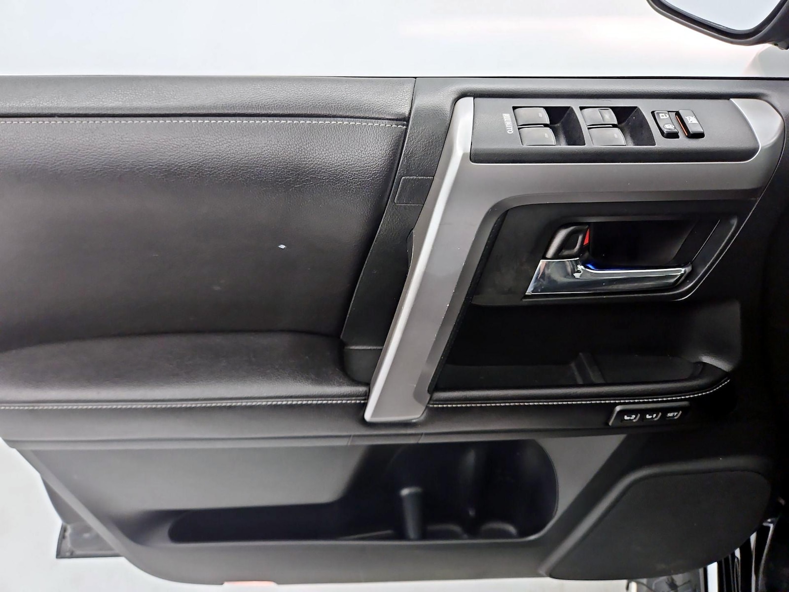 2016 Toyota 4Runner Limited - Photo 13