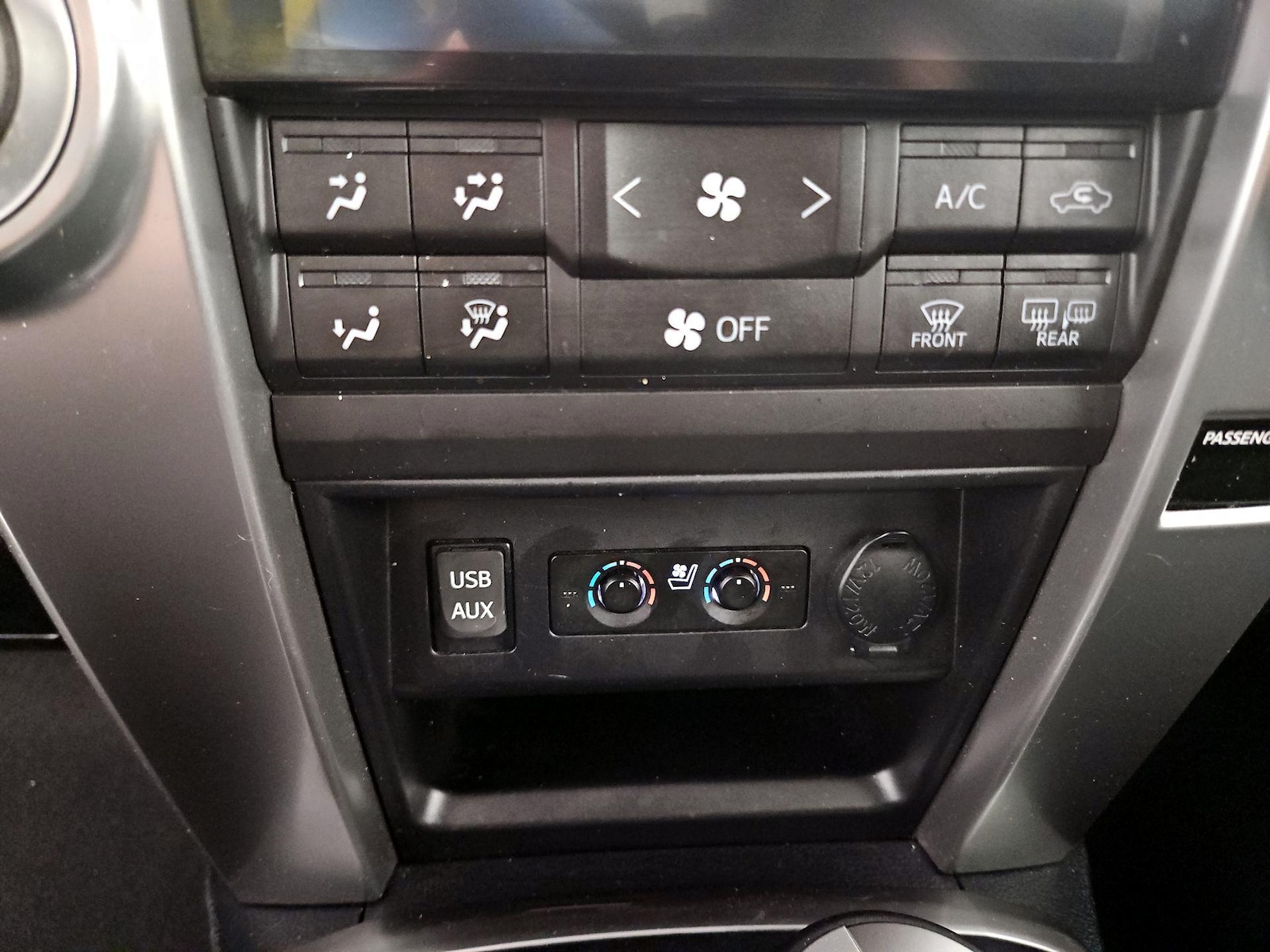 2016 Toyota 4Runner Limited - Photo 18