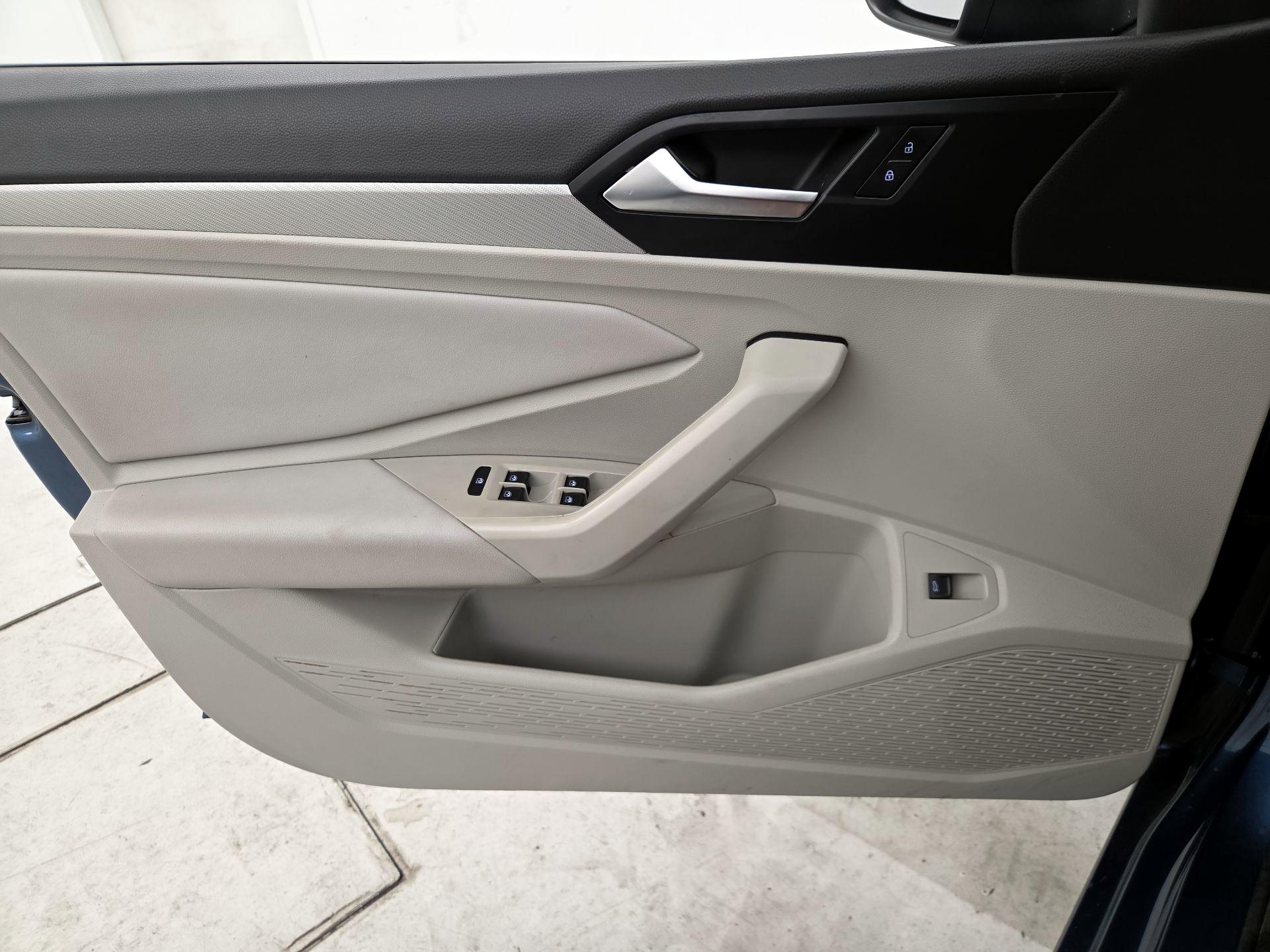 Thumbnail: 2019 Volkswagen Jetta - 12