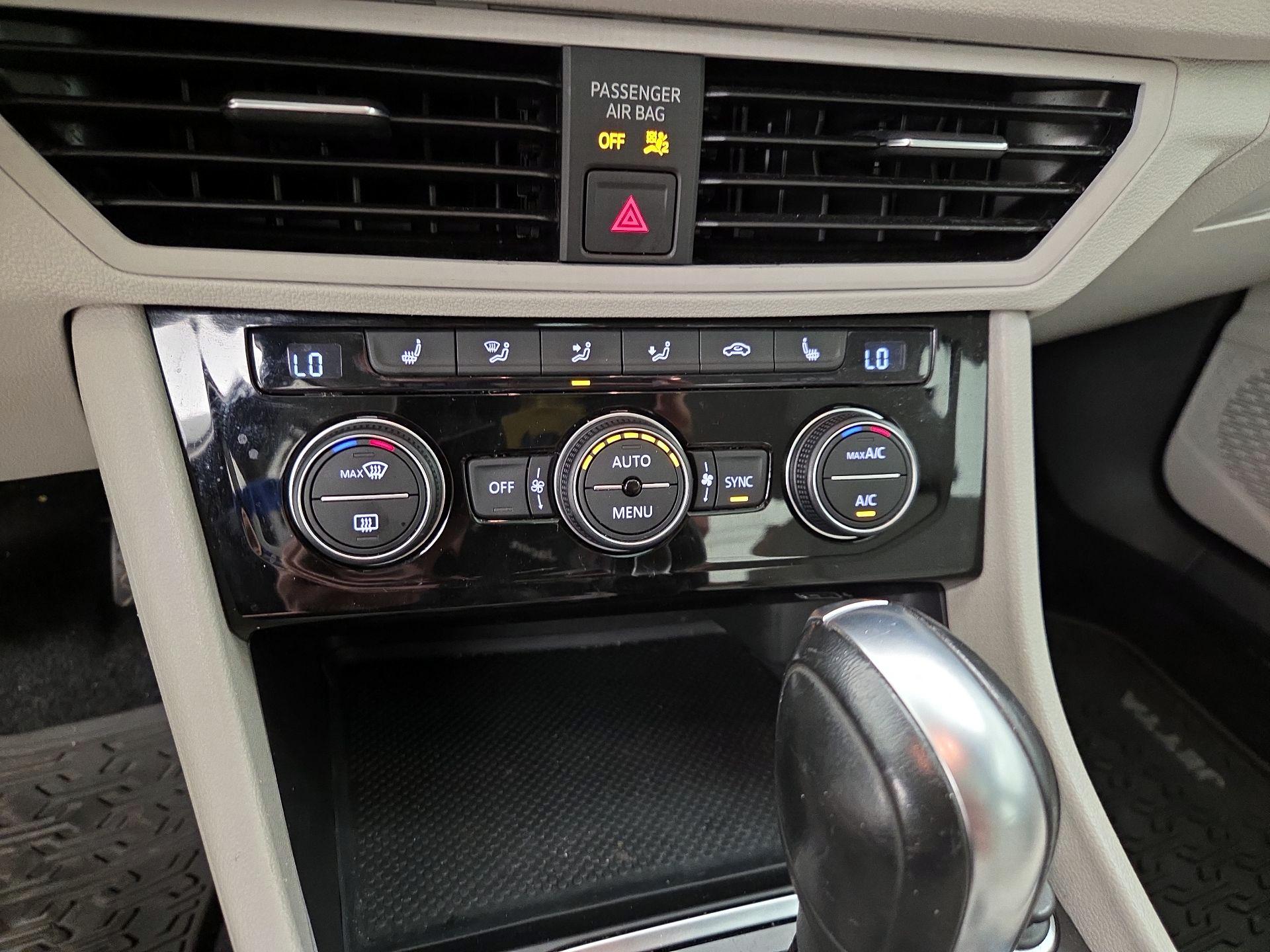 Thumbnail: 2019 Volkswagen Jetta - 16