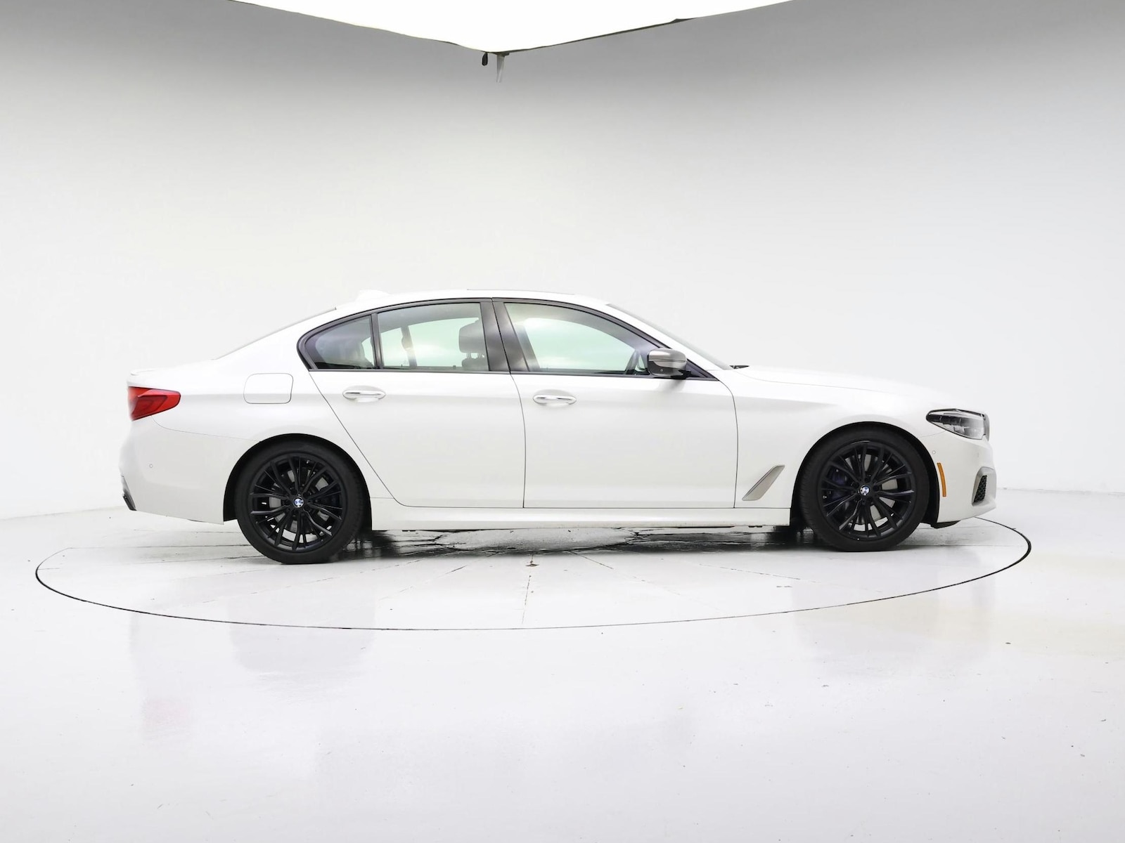 2018 BMW 5 Series M550i - Photo 8