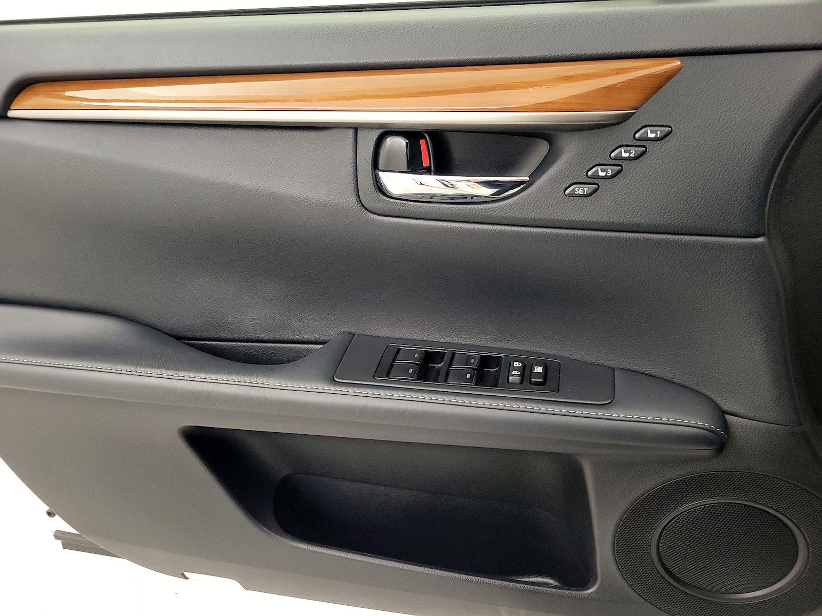 2015 Lexus ES 300h - Photo 13