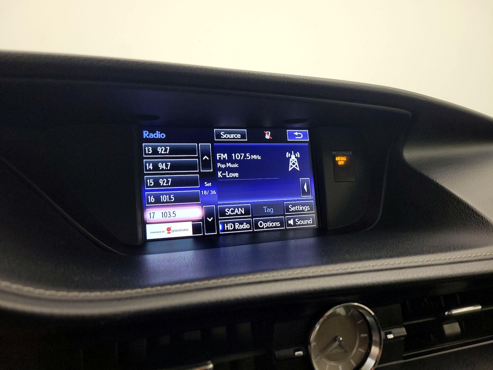 2015 Lexus ES 300h - Photo 17