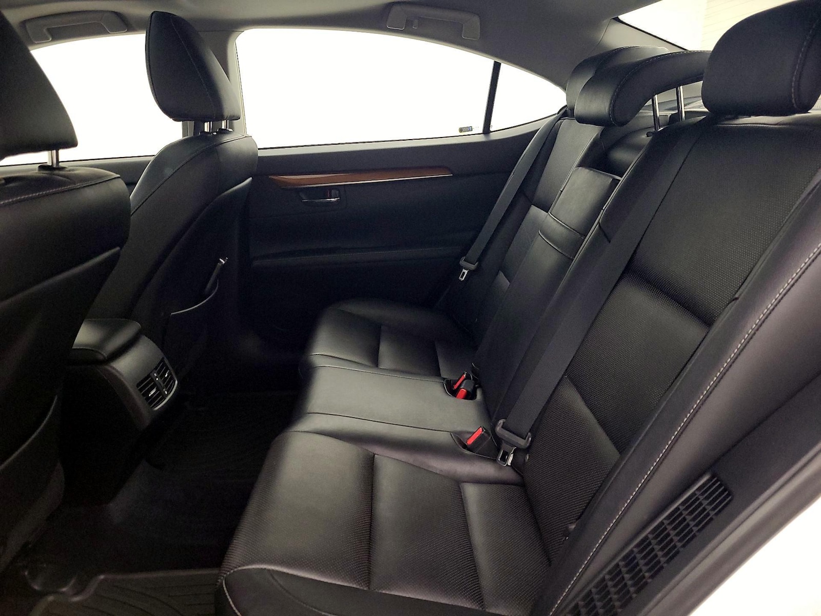 2015 Lexus ES 300h - Photo 21