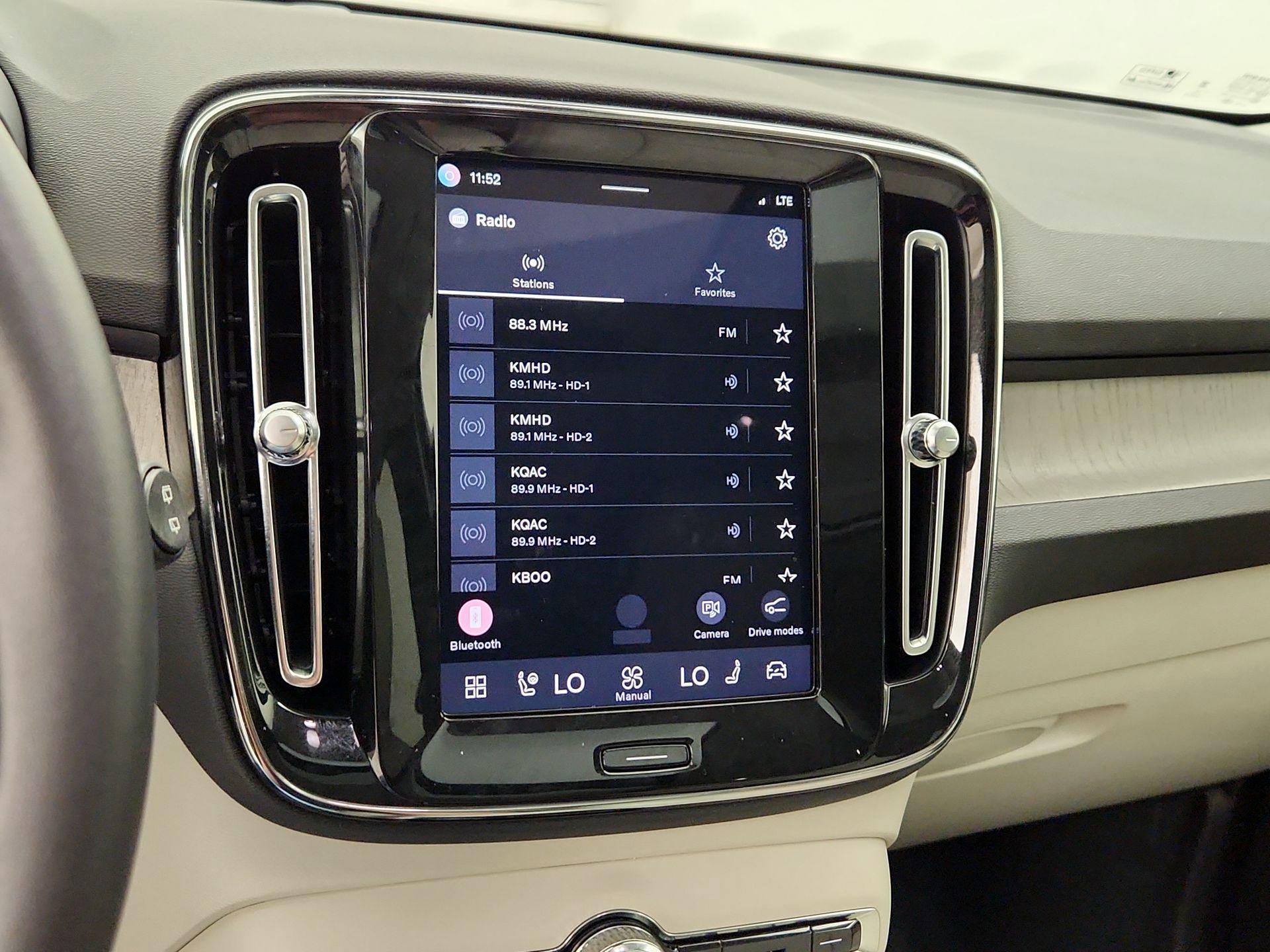 Thumbnail: 2023 Volvo XC40 - 15