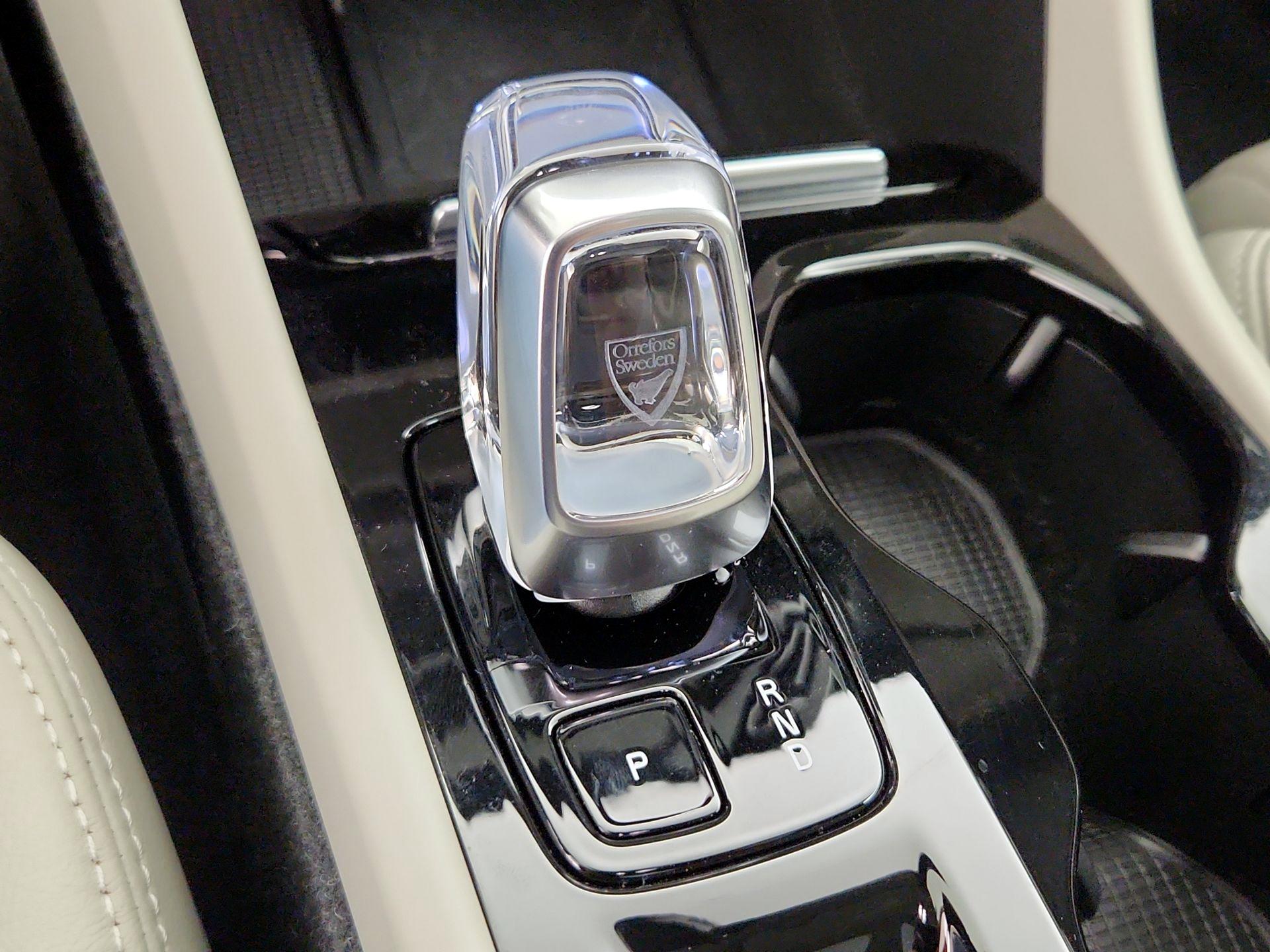 Thumbnail: 2023 Volvo XC40 - 17