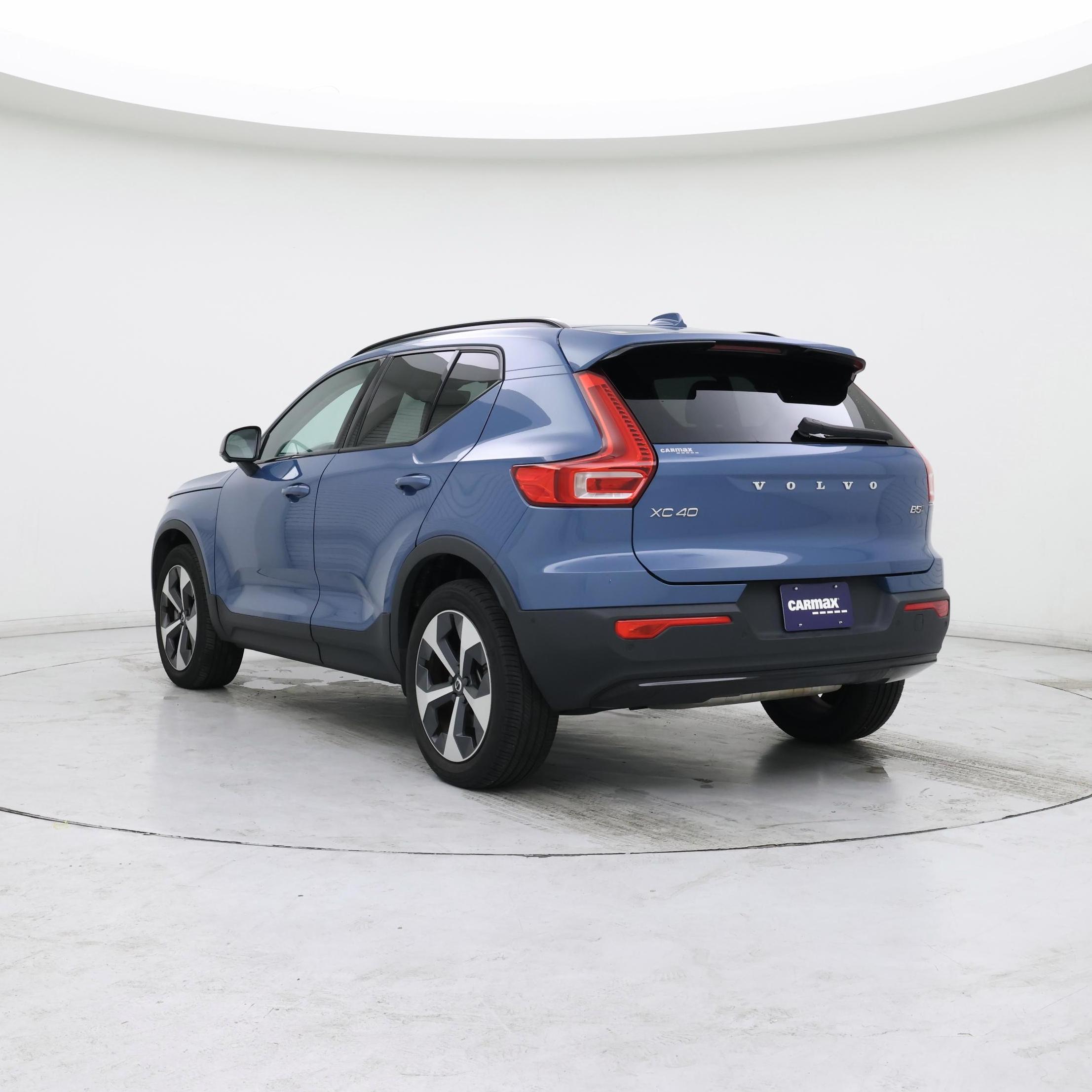 Thumbnail: 2023 Volvo XC40 - 2